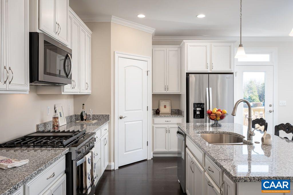 10 BARTHOLOMEW PL Unit: Lot 10