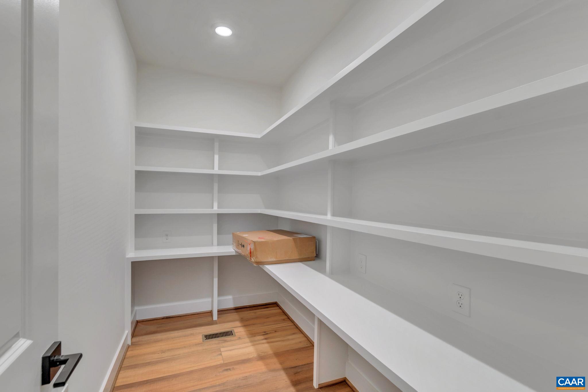 2499 WILTSHIRE CLOSE