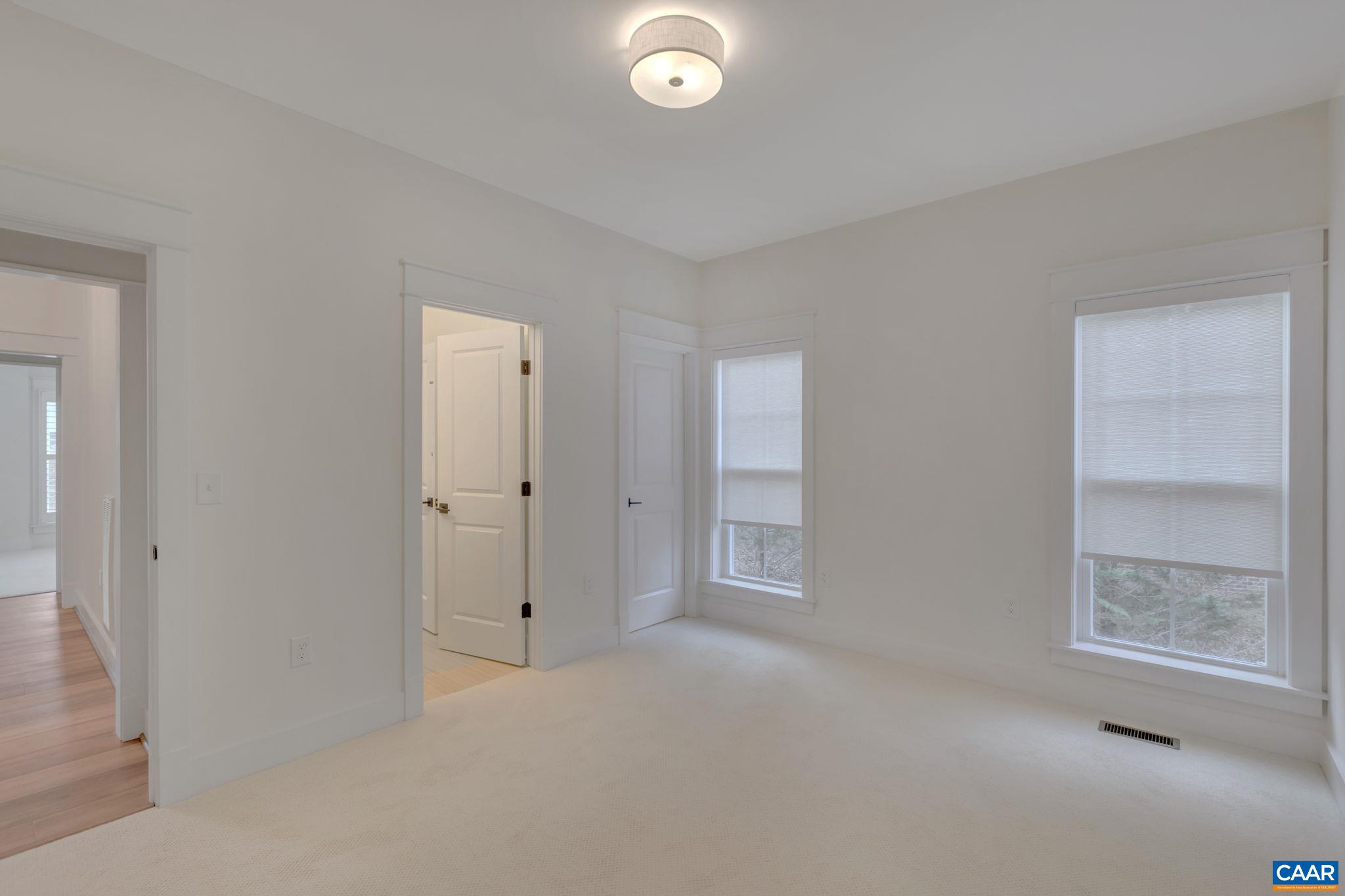 2499 WILTSHIRE CLOSE