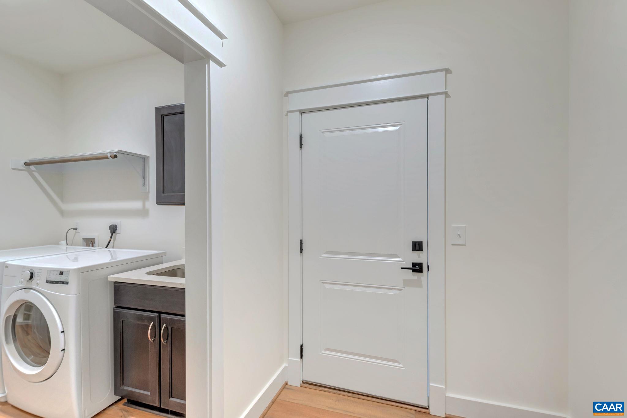 2499 WILTSHIRE CLOSE