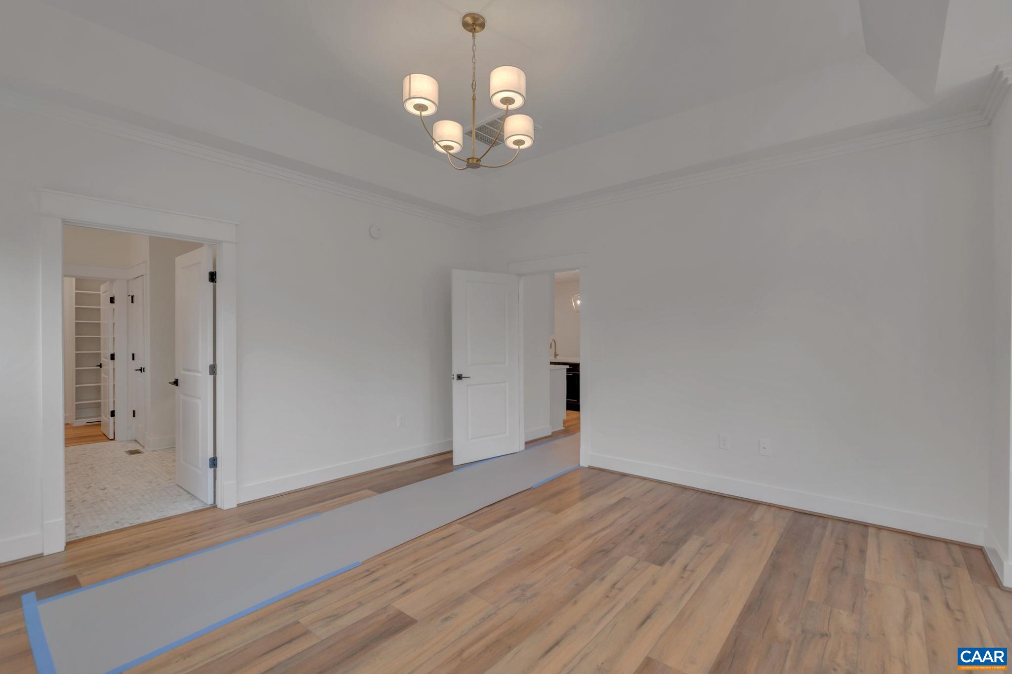 2499 WILTSHIRE CLOSE