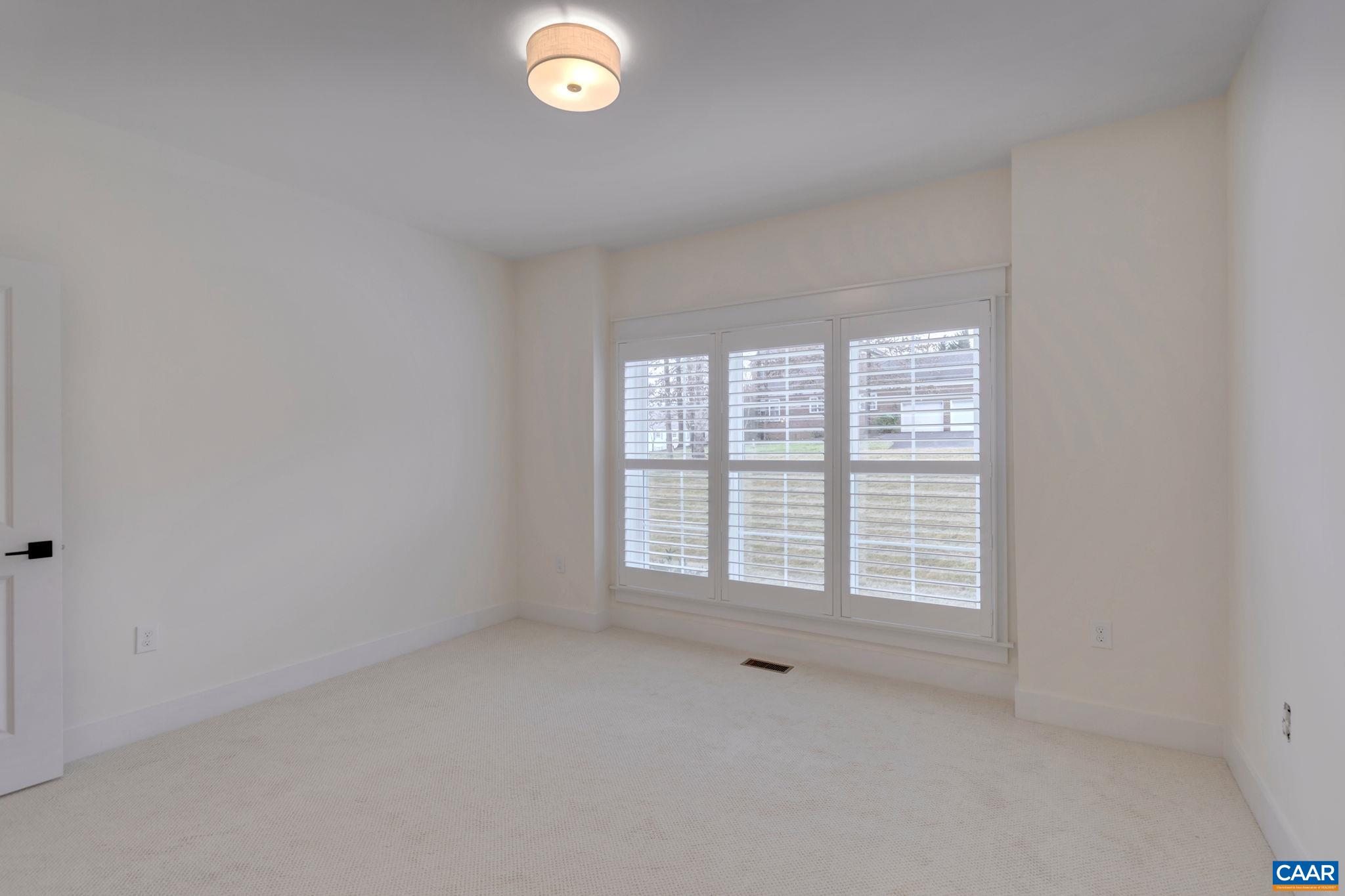 2499 WILTSHIRE CLOSE
