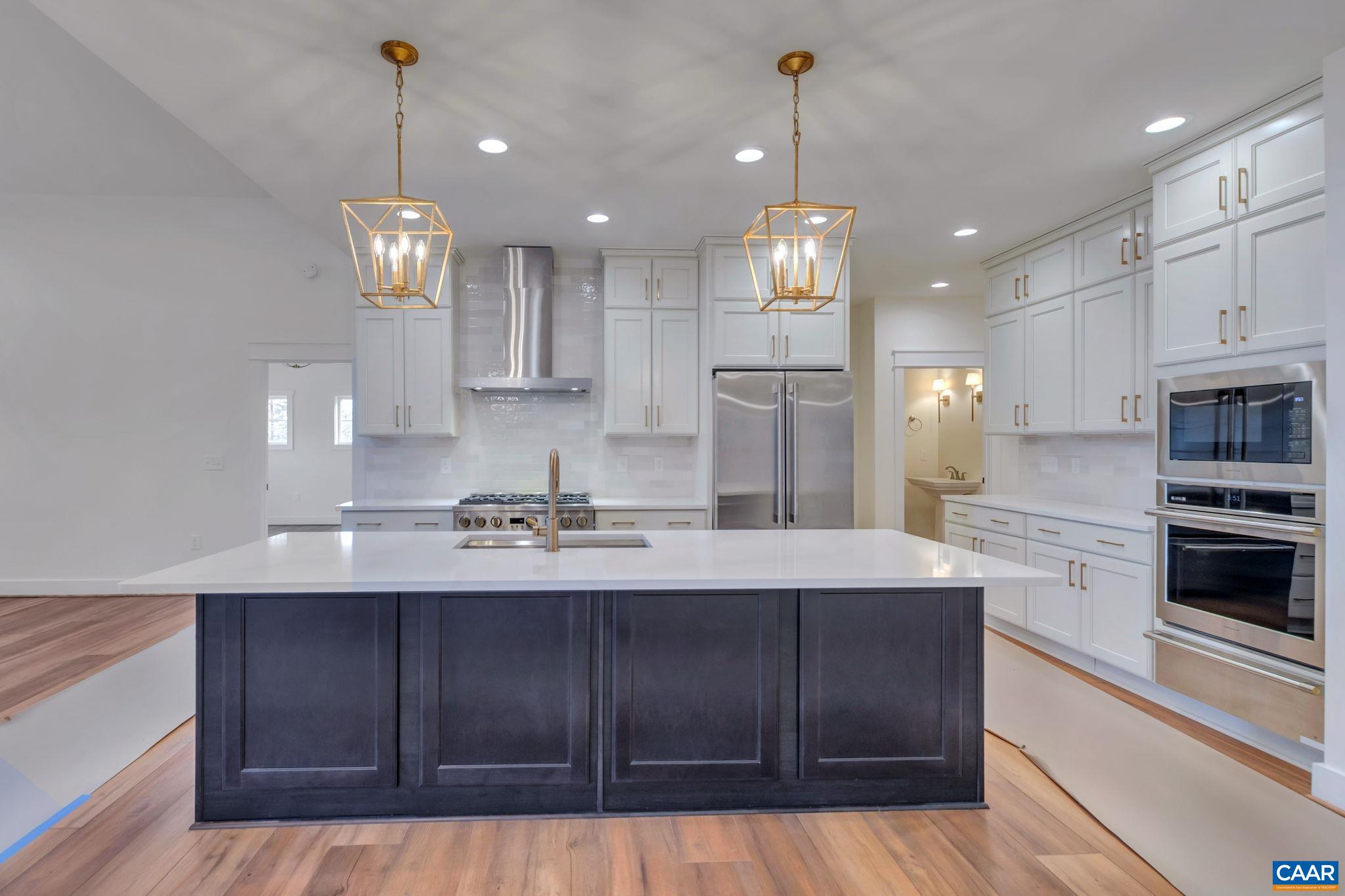 2499 WILTSHIRE CLOSE