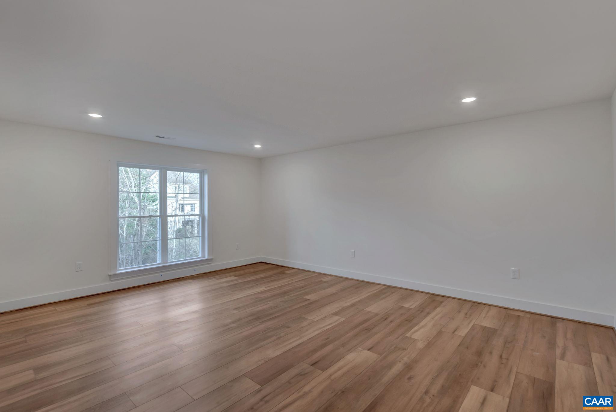 2499 WILTSHIRE CLOSE
