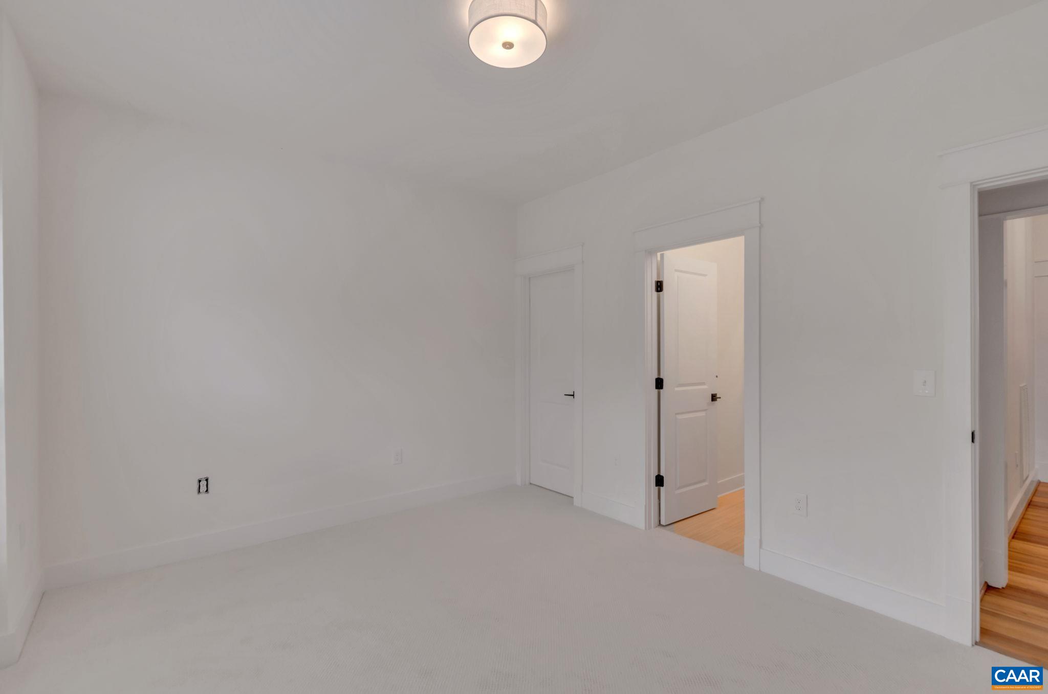 2499 WILTSHIRE CLOSE