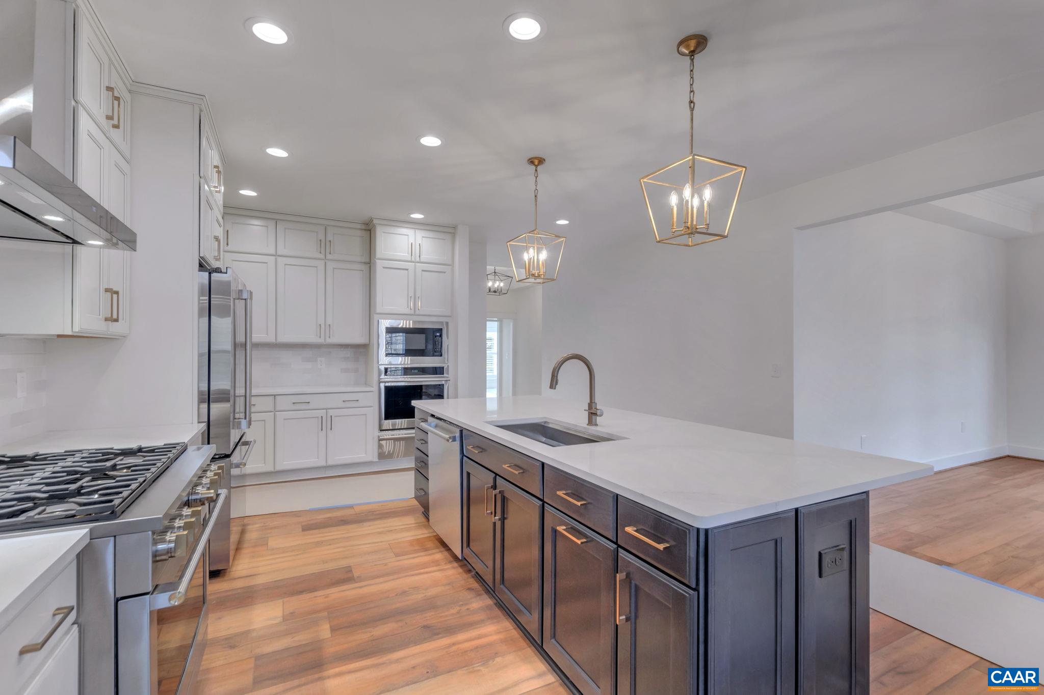 2499 WILTSHIRE CLOSE