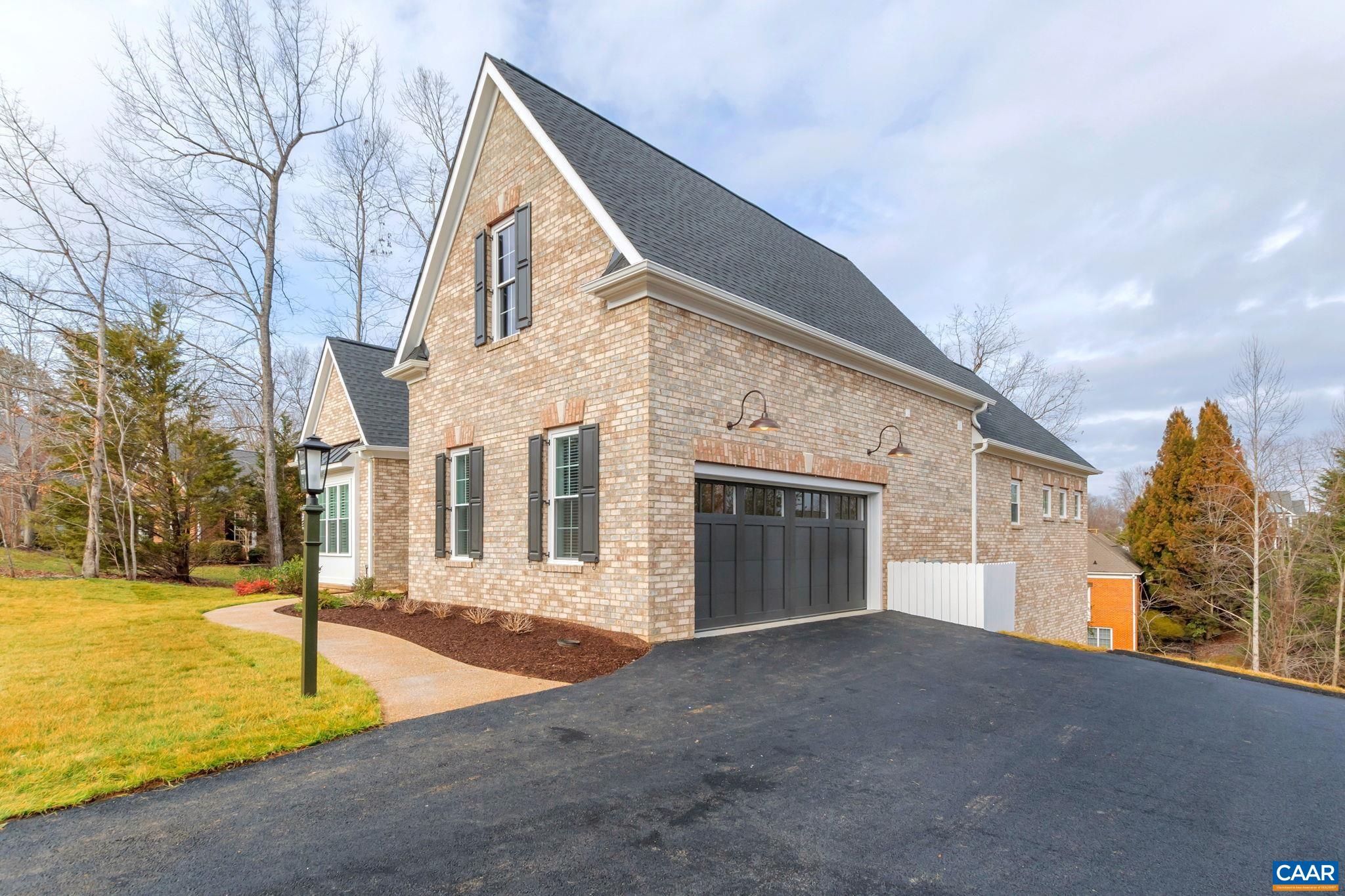 2499 WILTSHIRE CLOSE