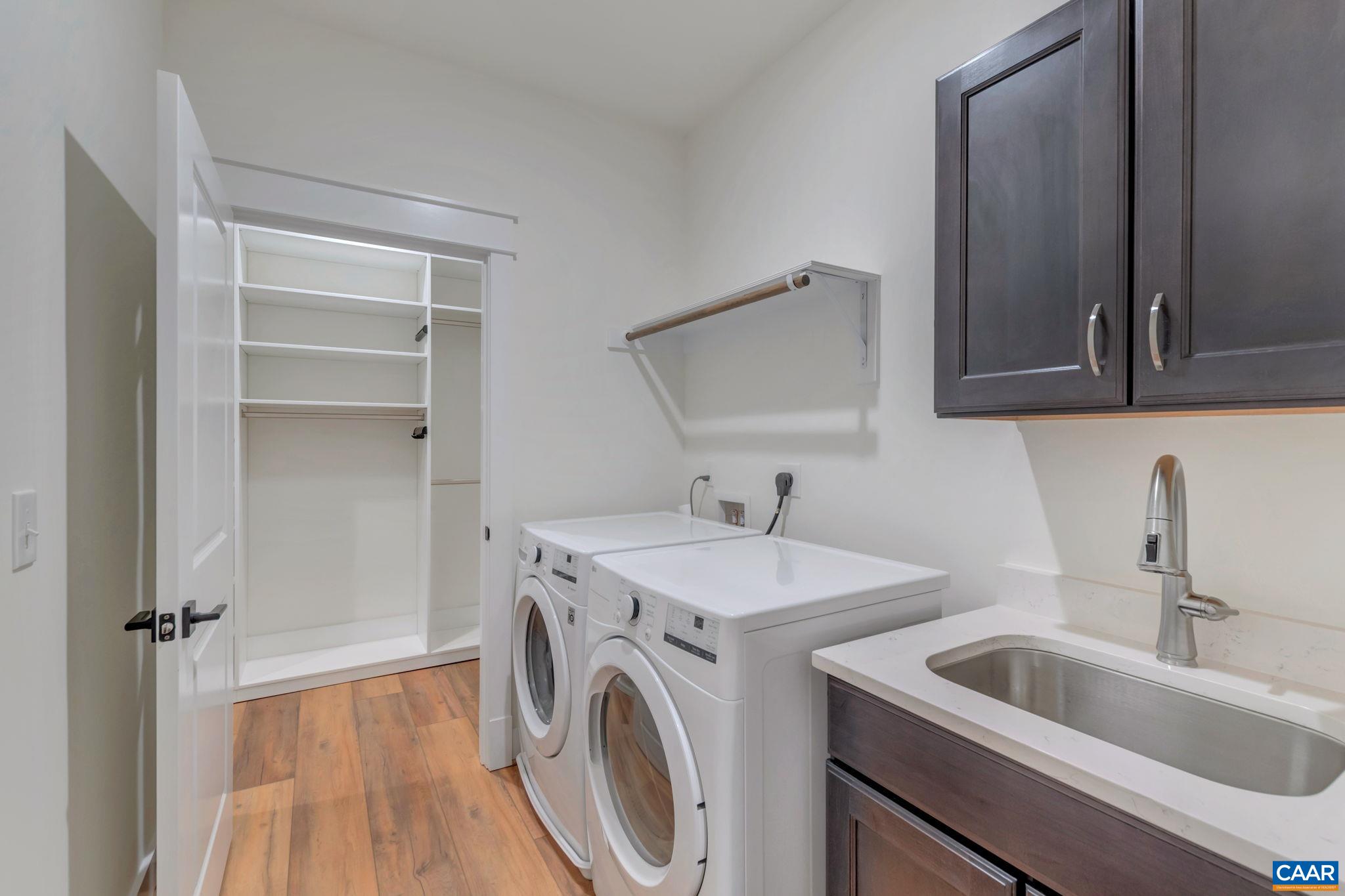 2499 WILTSHIRE CLOSE