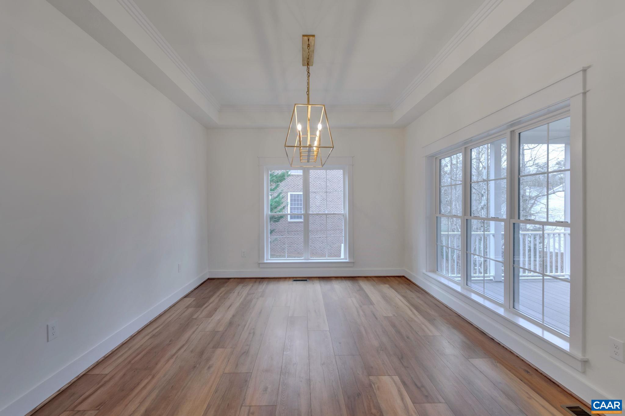 2499 WILTSHIRE CLOSE