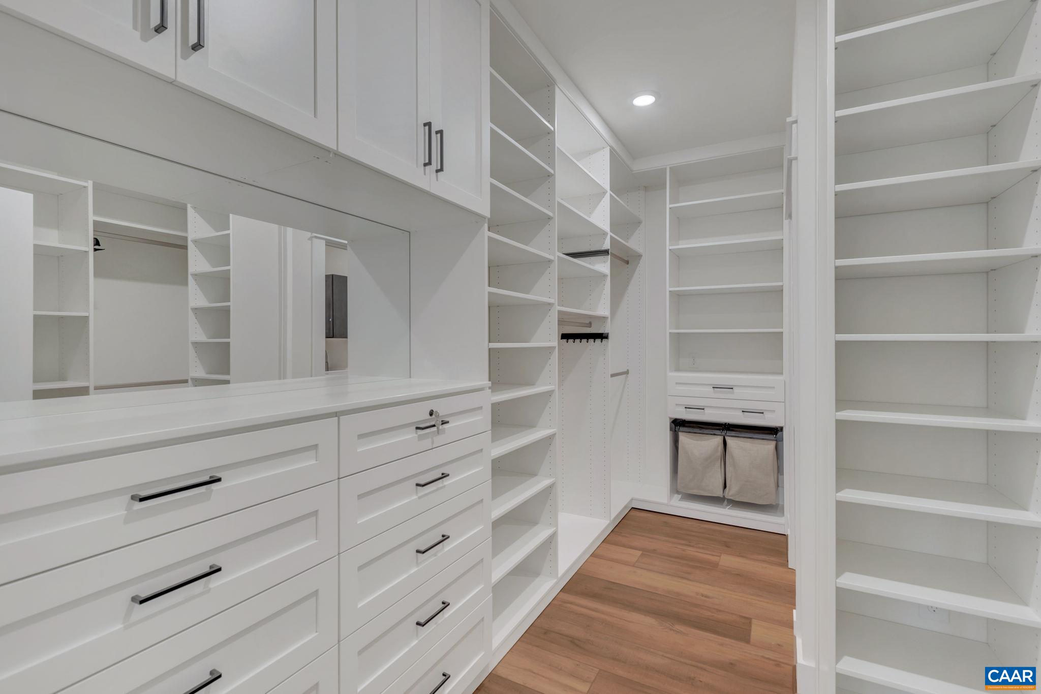 2499 WILTSHIRE CLOSE