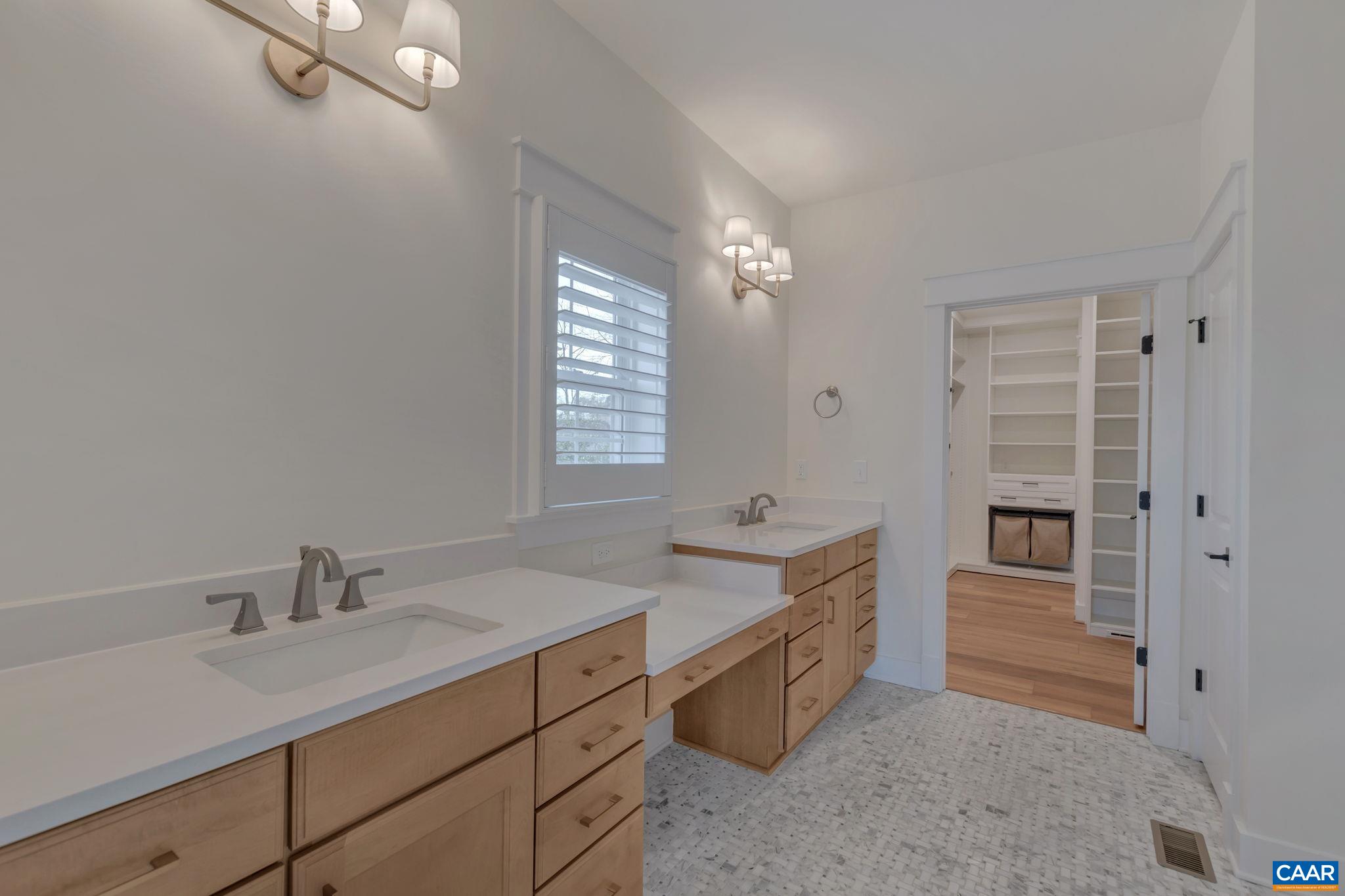 2499 WILTSHIRE CLOSE