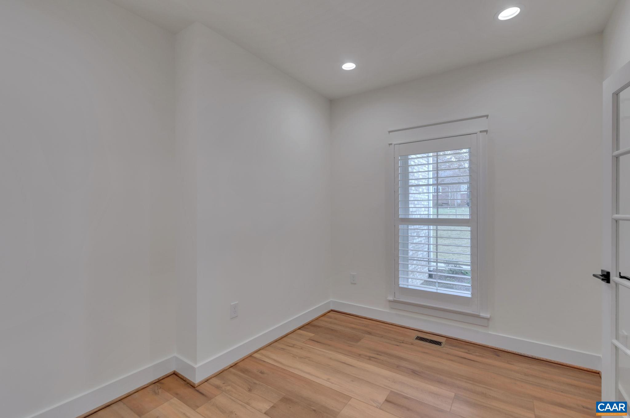 2499 WILTSHIRE CLOSE
