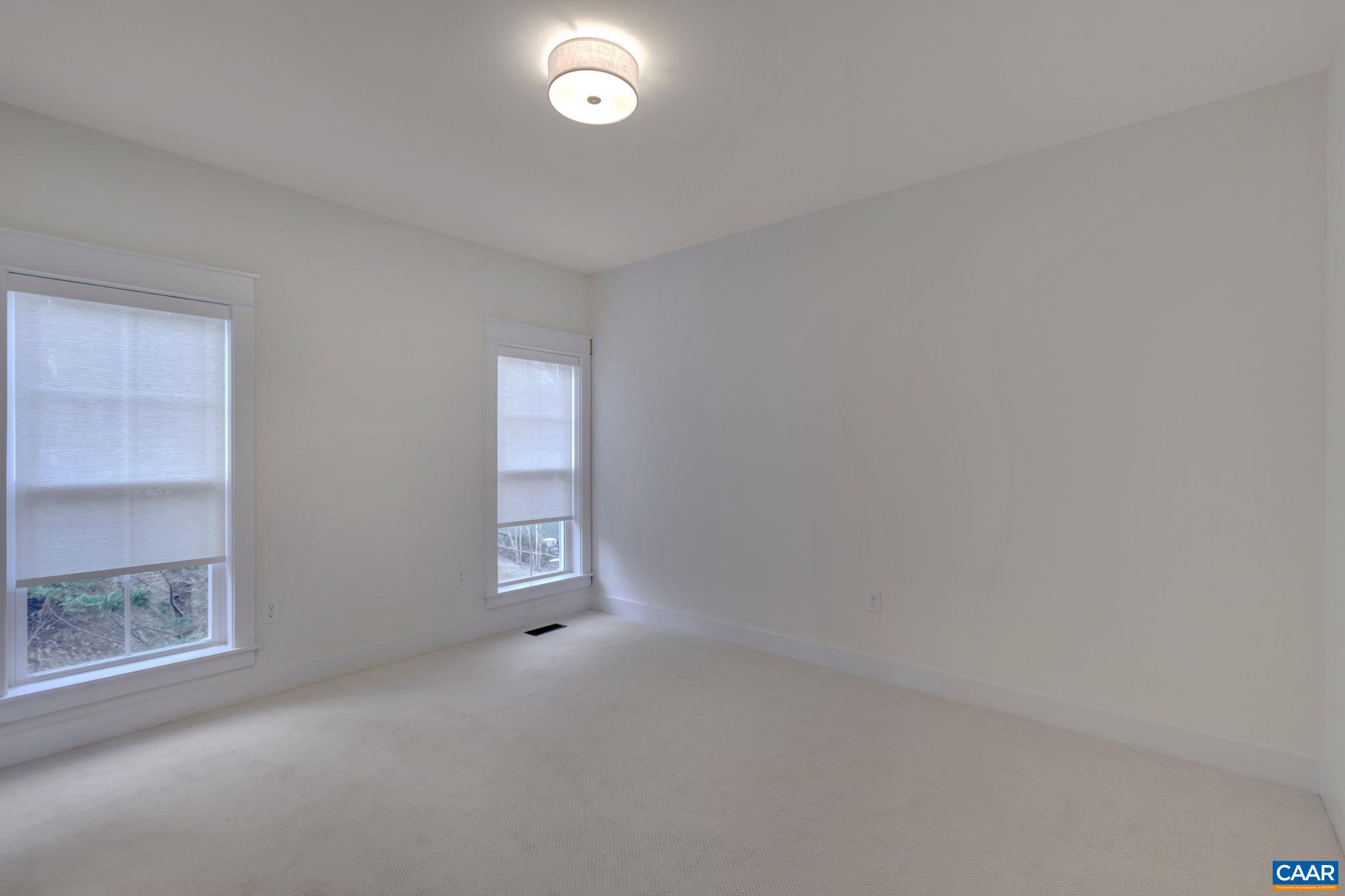 2499 WILTSHIRE CLOSE