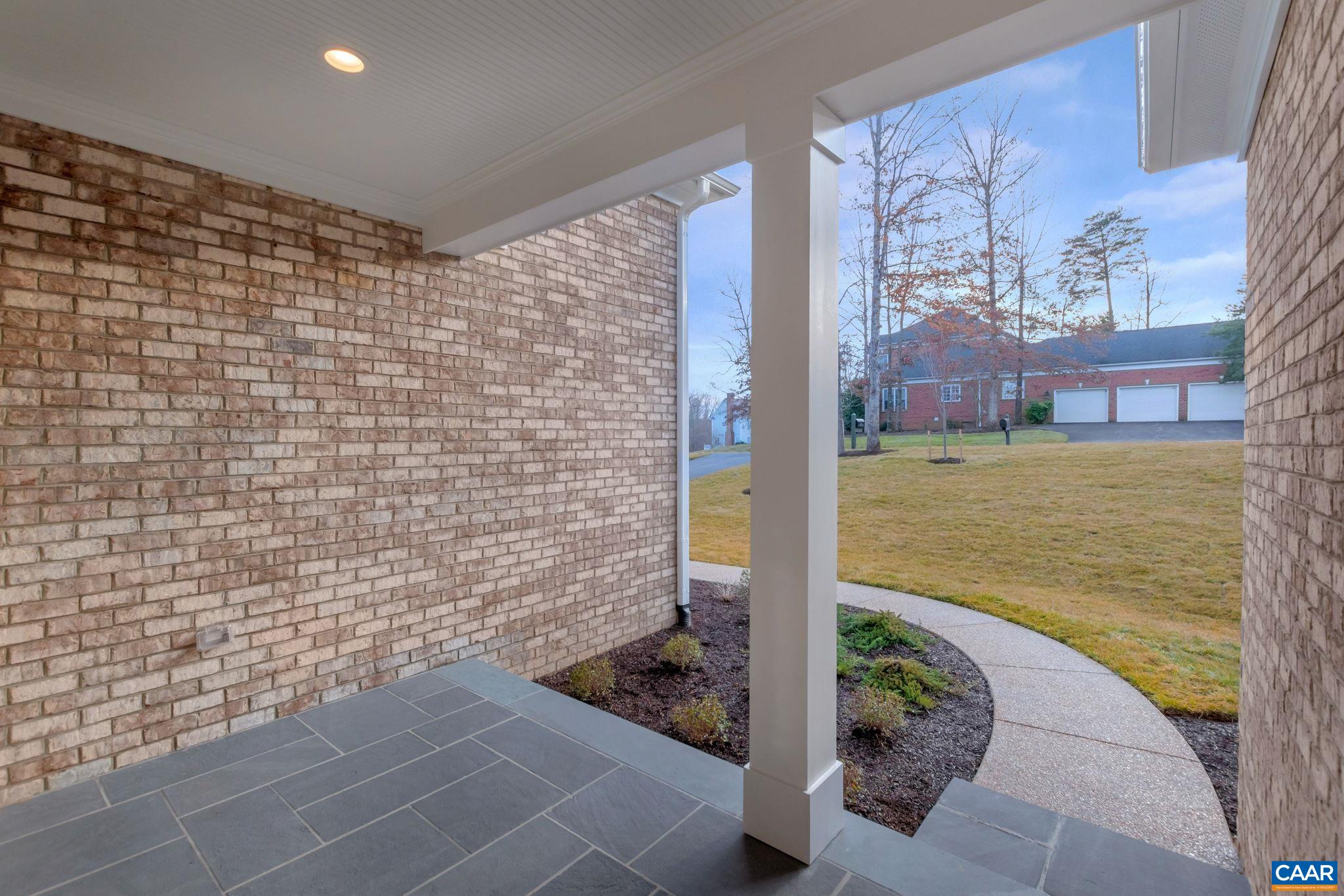 2499 WILTSHIRE CLOSE