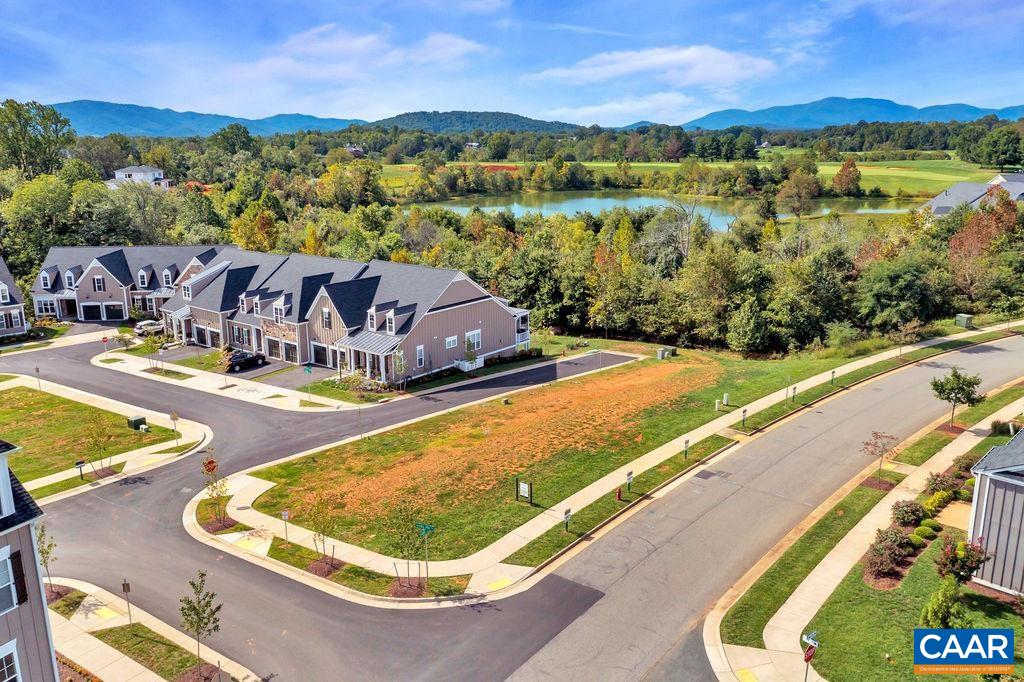 2223 AVONDALE LN