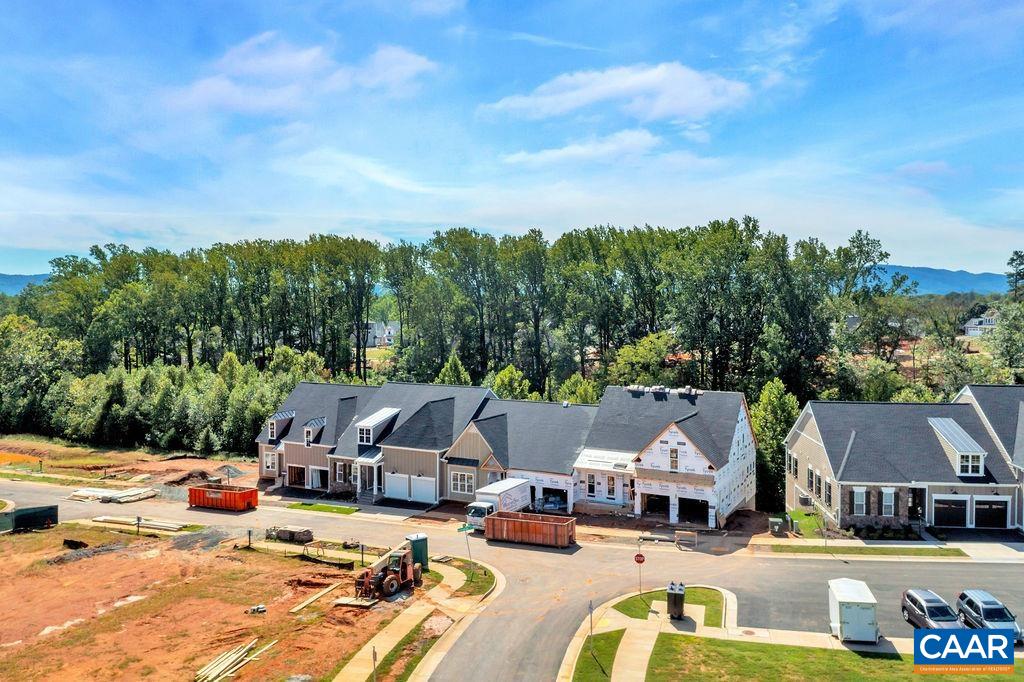 2223 AVONDALE LN