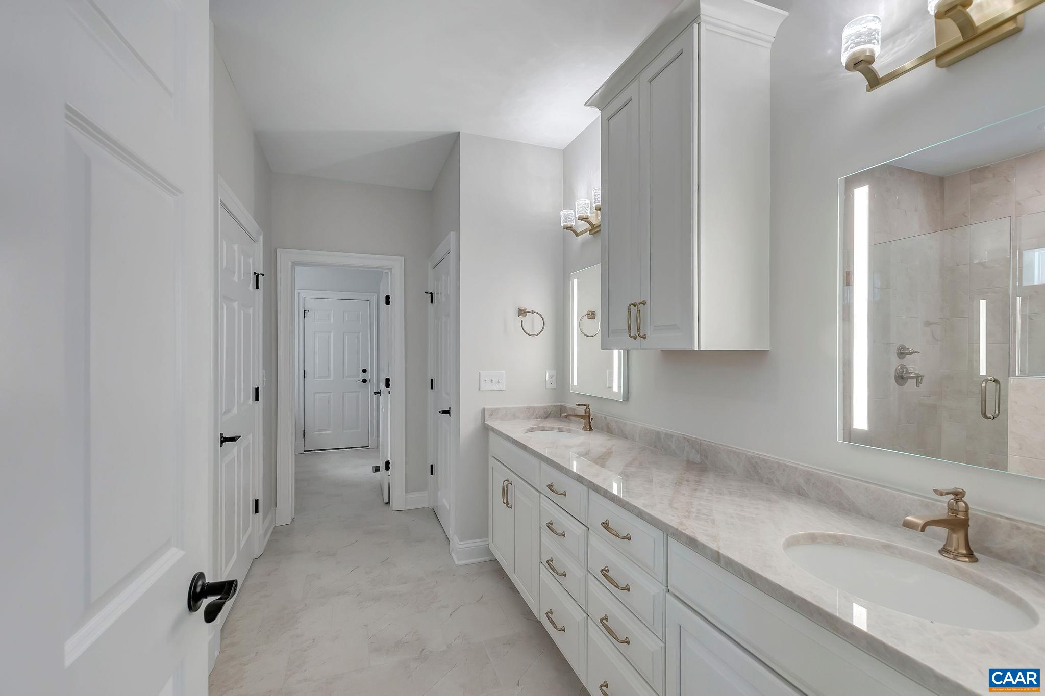 2104 FARRINGDON RD