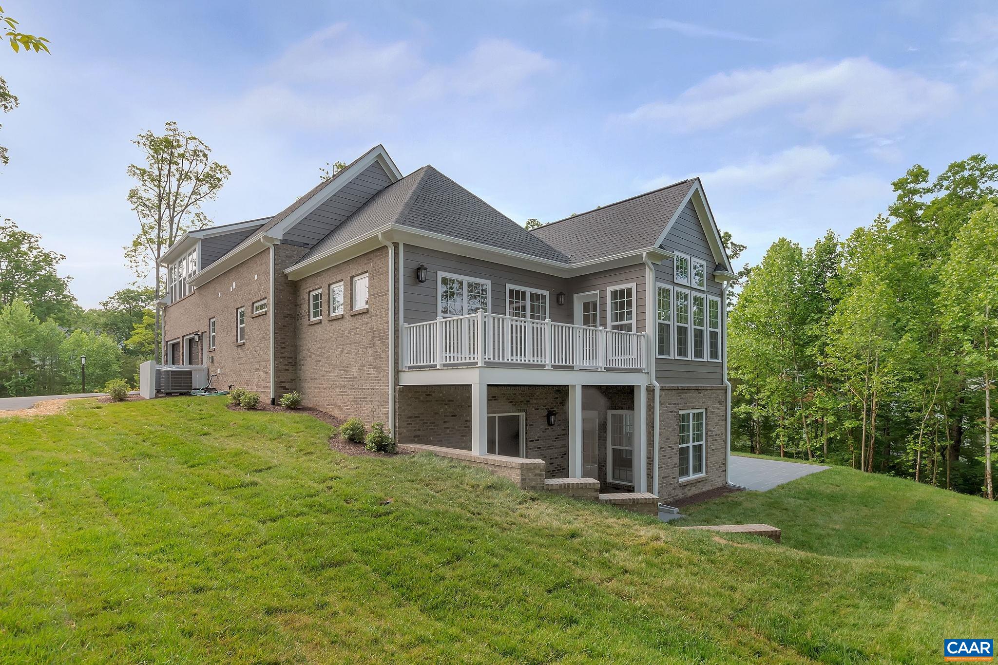 2104 FARRINGDON RD