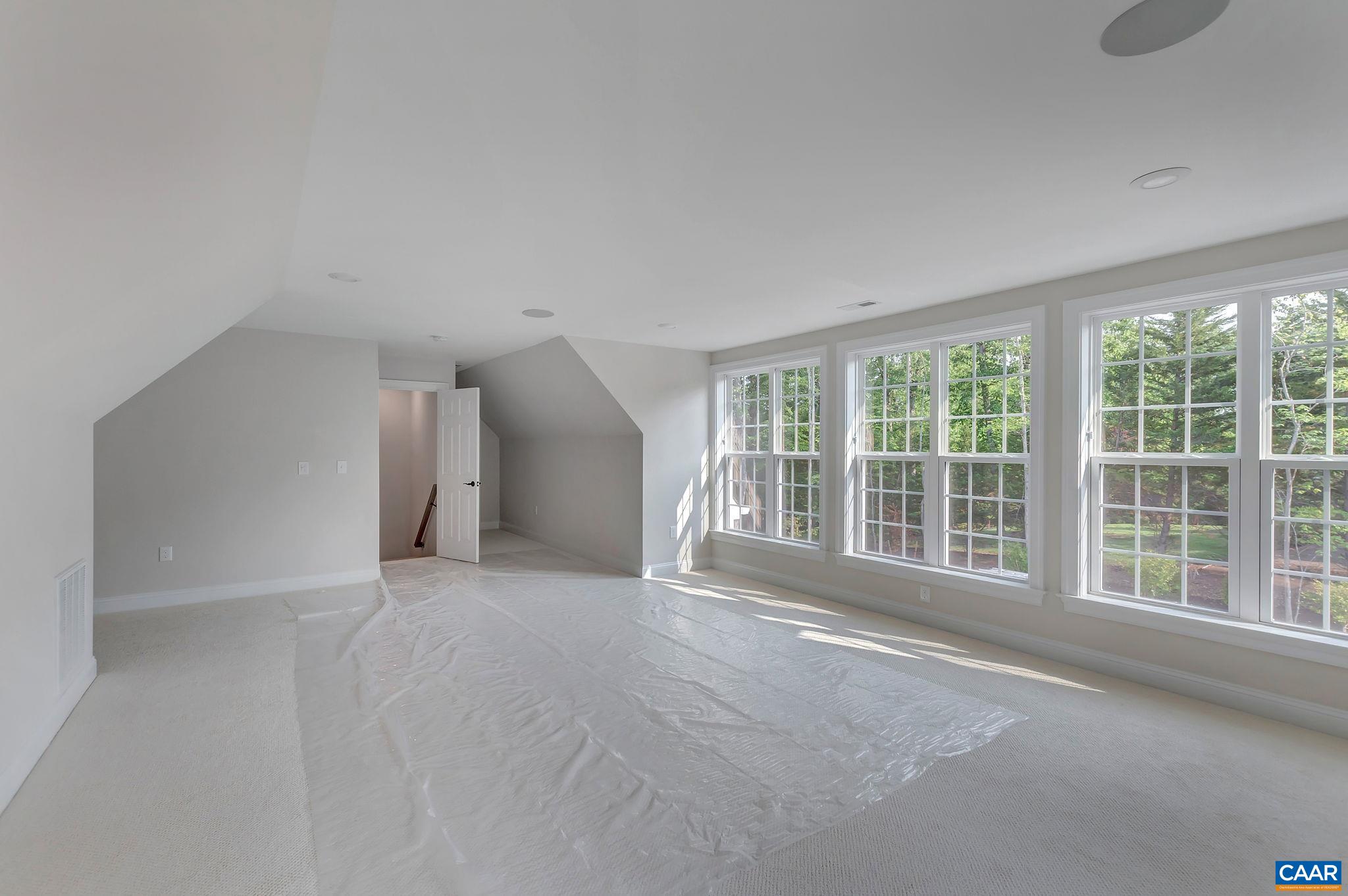 2104 FARRINGDON RD