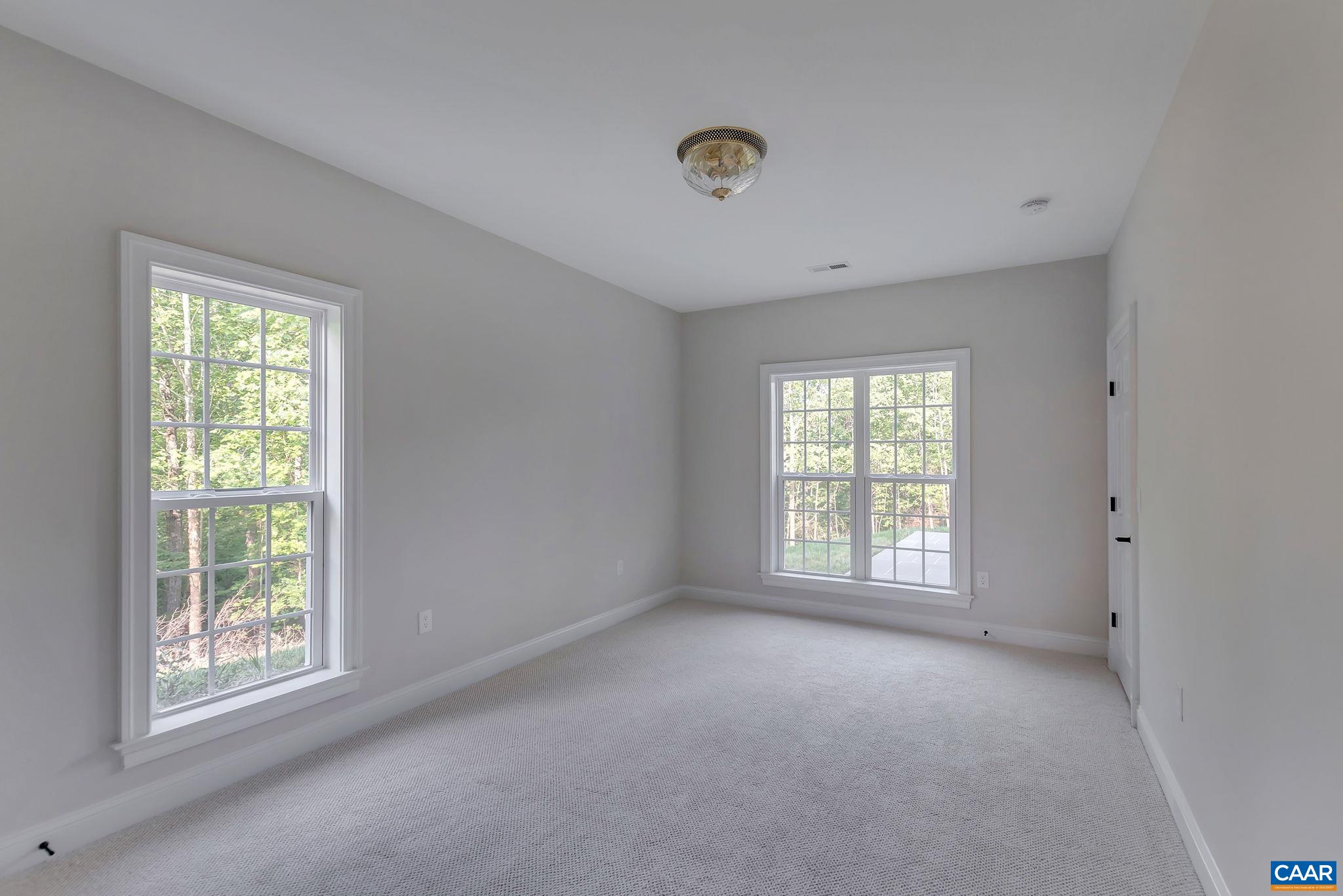 2104 FARRINGDON RD