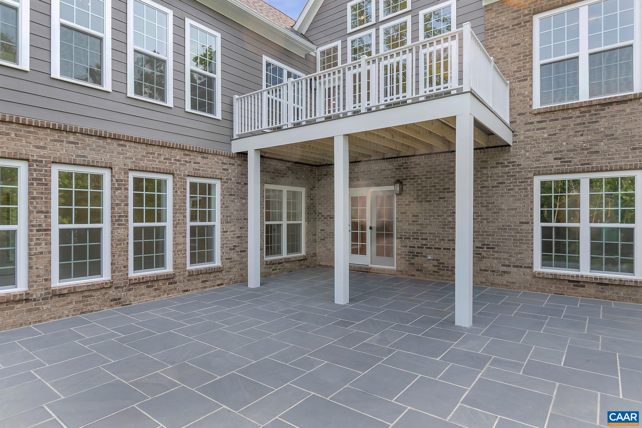 2104 FARRINGDON RD