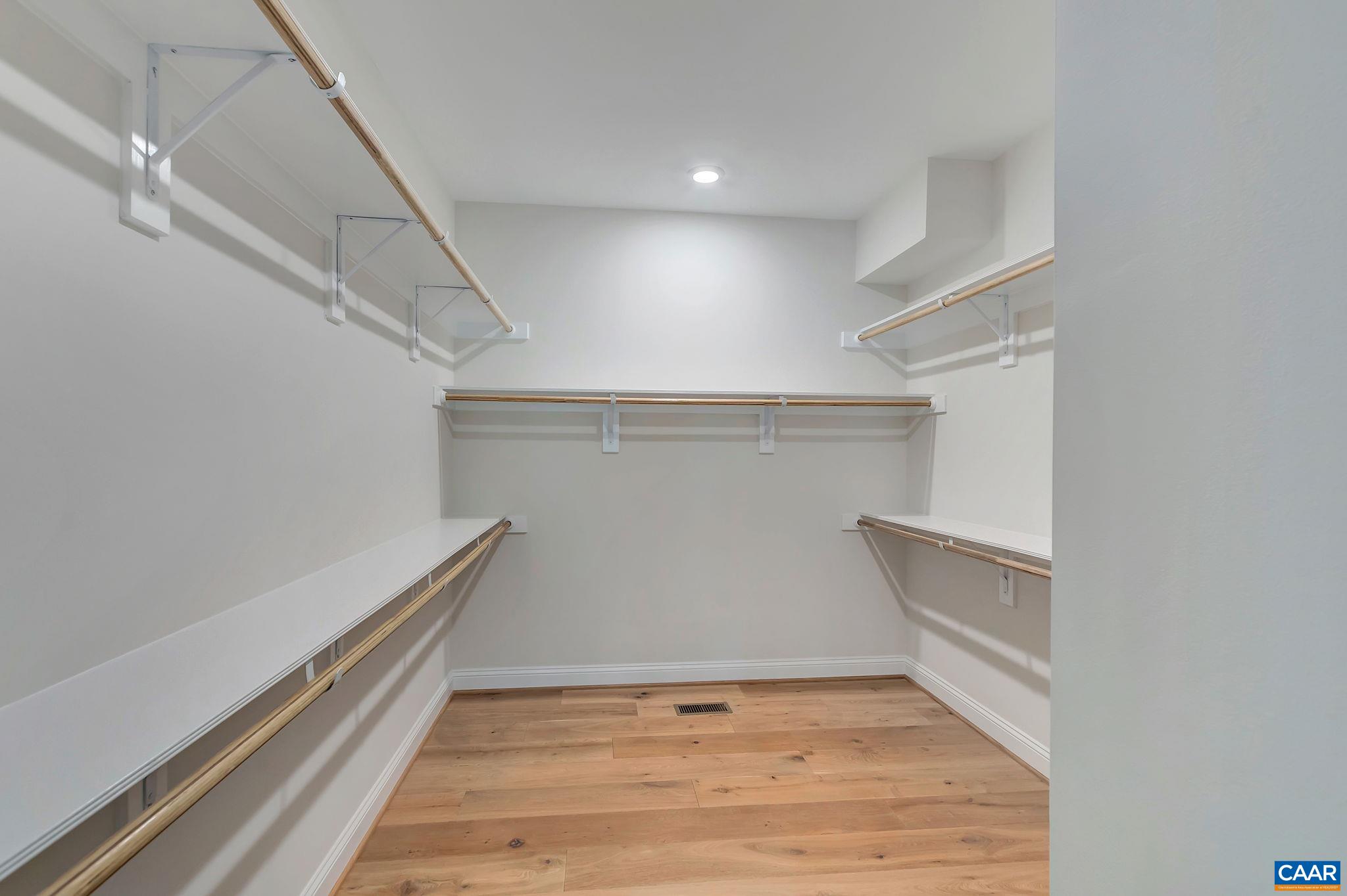 2104 FARRINGDON RD