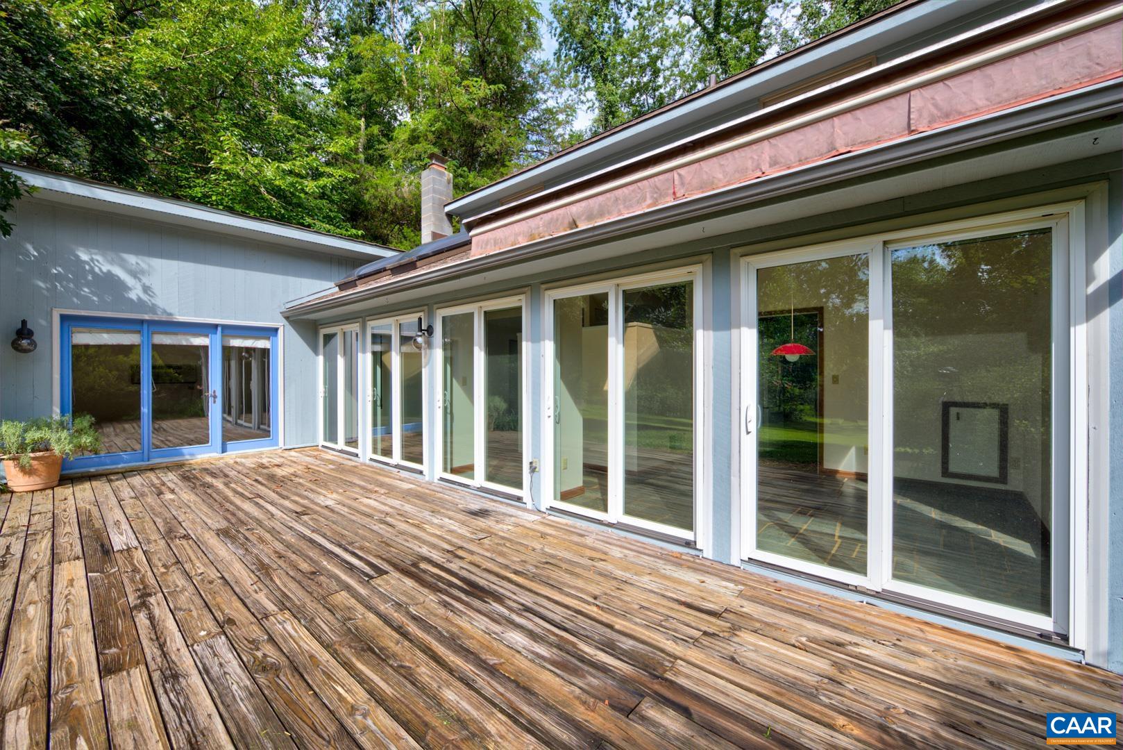 305 CEDAR BLUFF RD