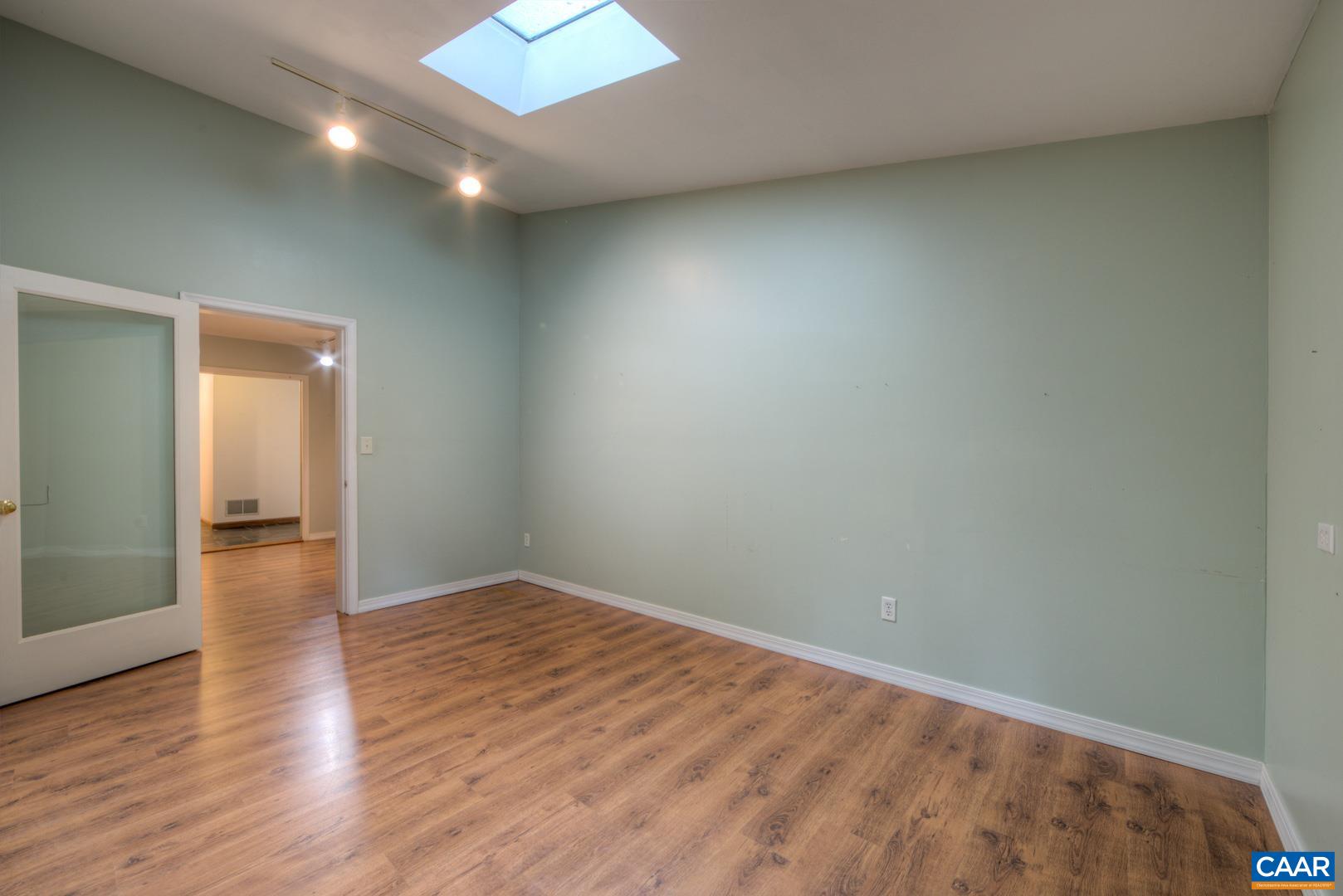305 CEDAR BLUFF RD