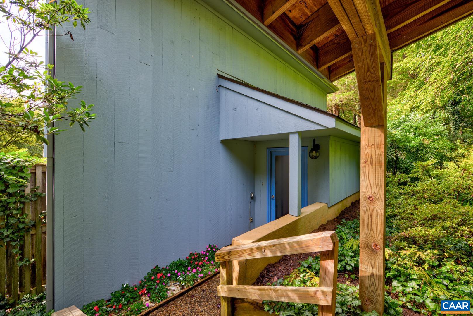 305 CEDAR BLUFF RD