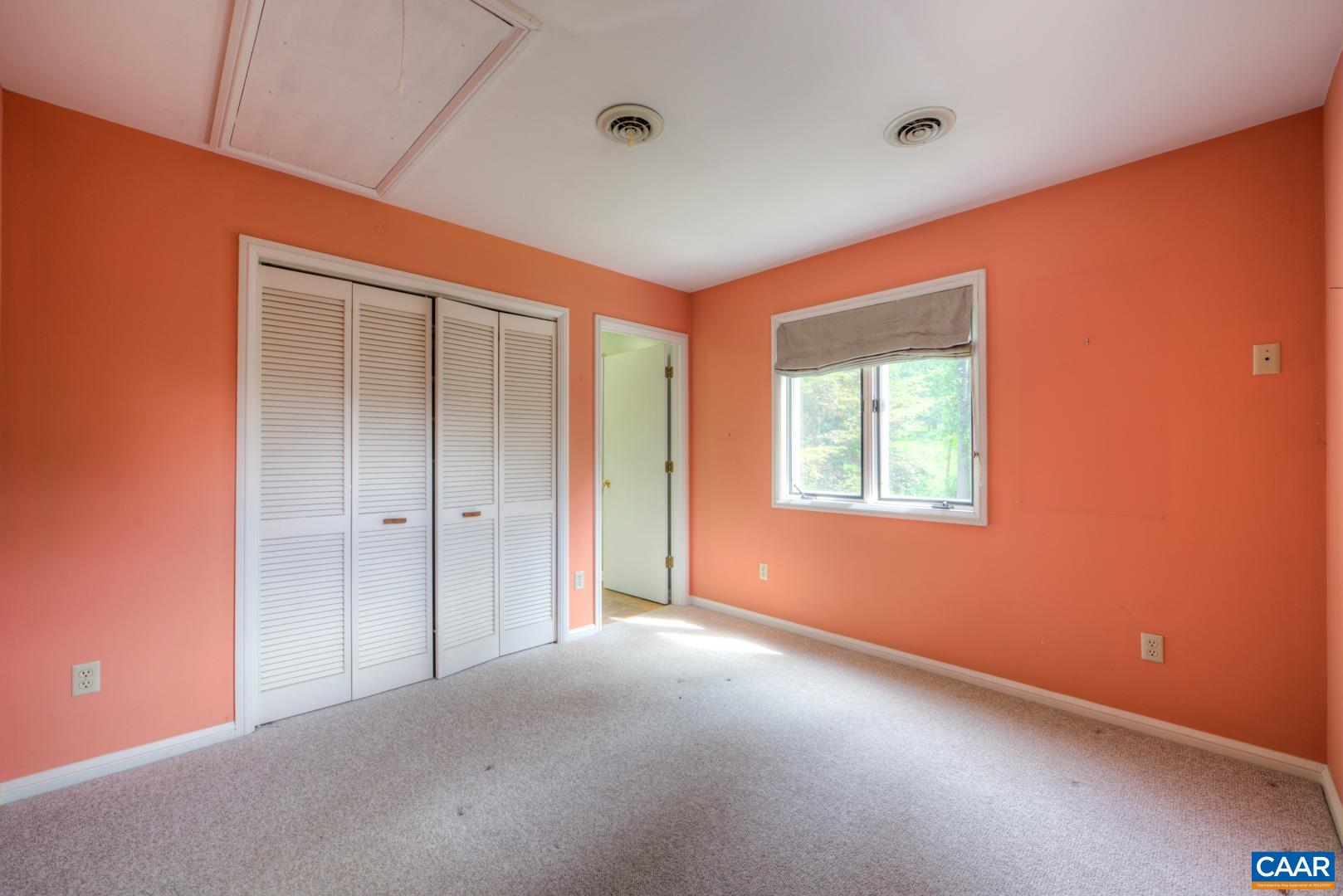 305 CEDAR BLUFF RD