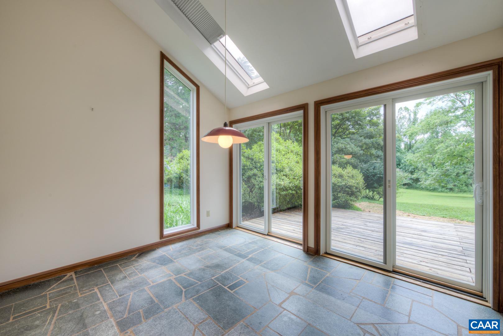 305 CEDAR BLUFF RD