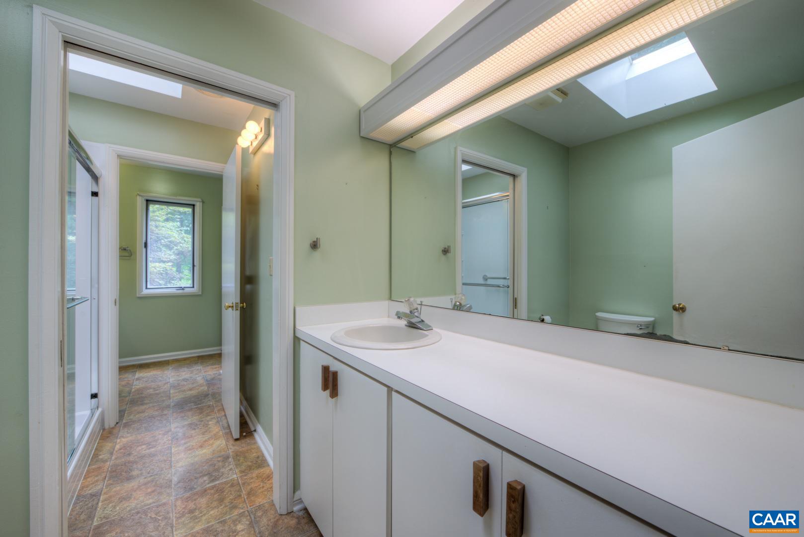 305 CEDAR BLUFF RD