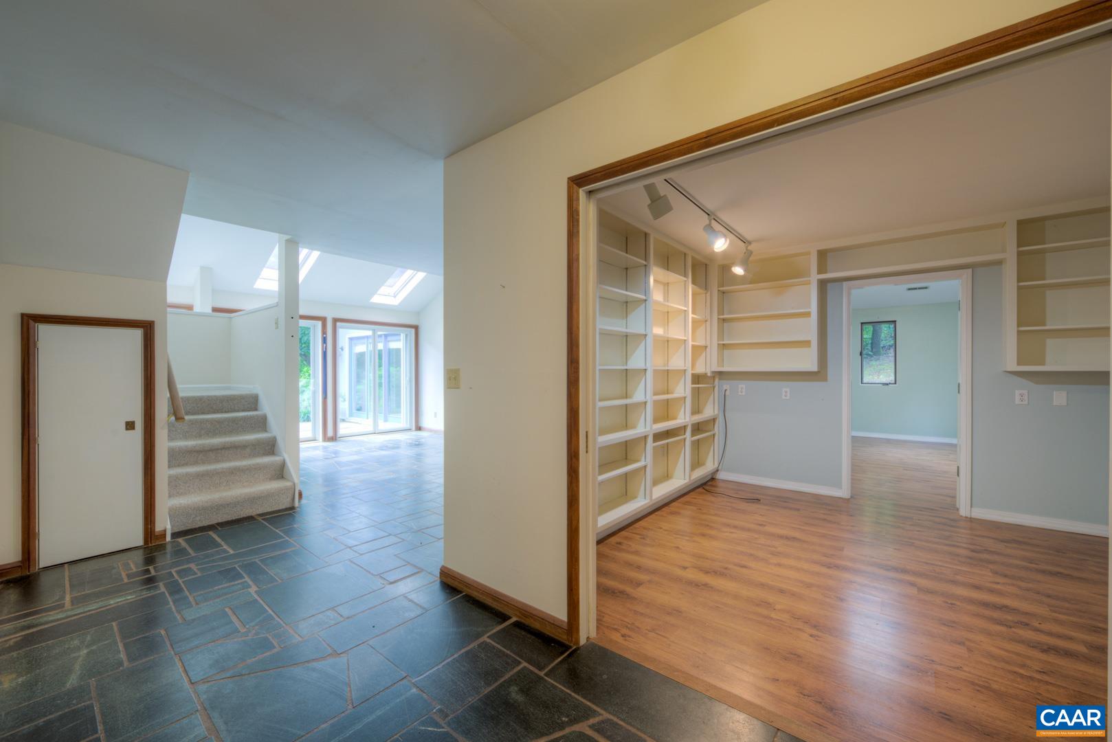 305 CEDAR BLUFF RD