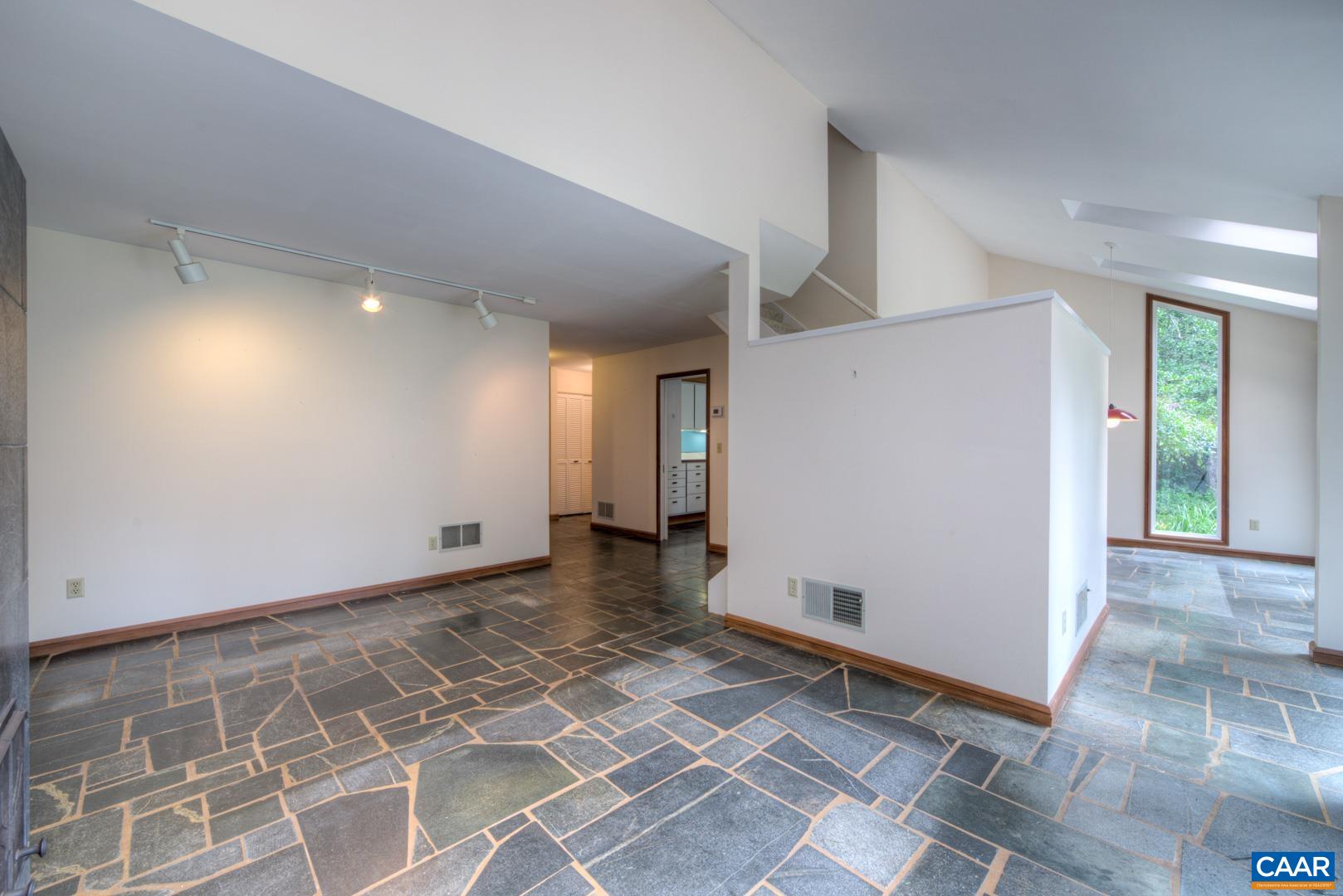 305 CEDAR BLUFF RD