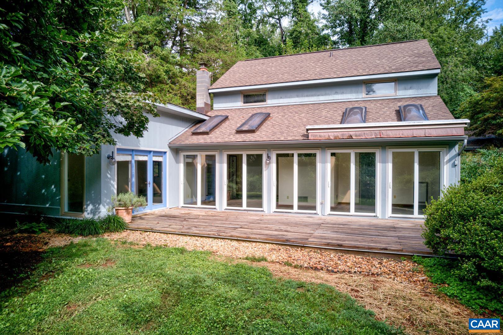 305 CEDAR BLUFF RD