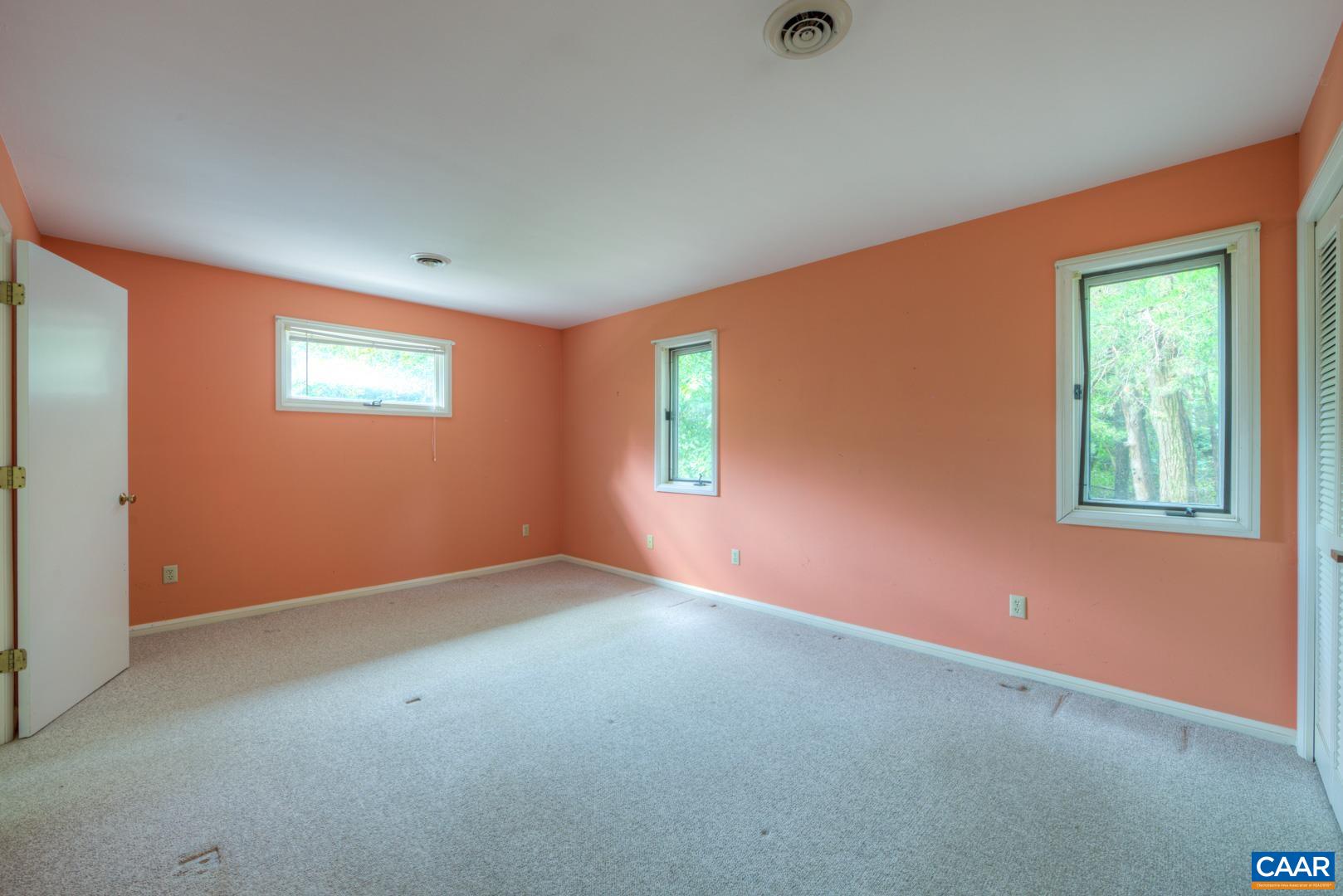 305 CEDAR BLUFF RD