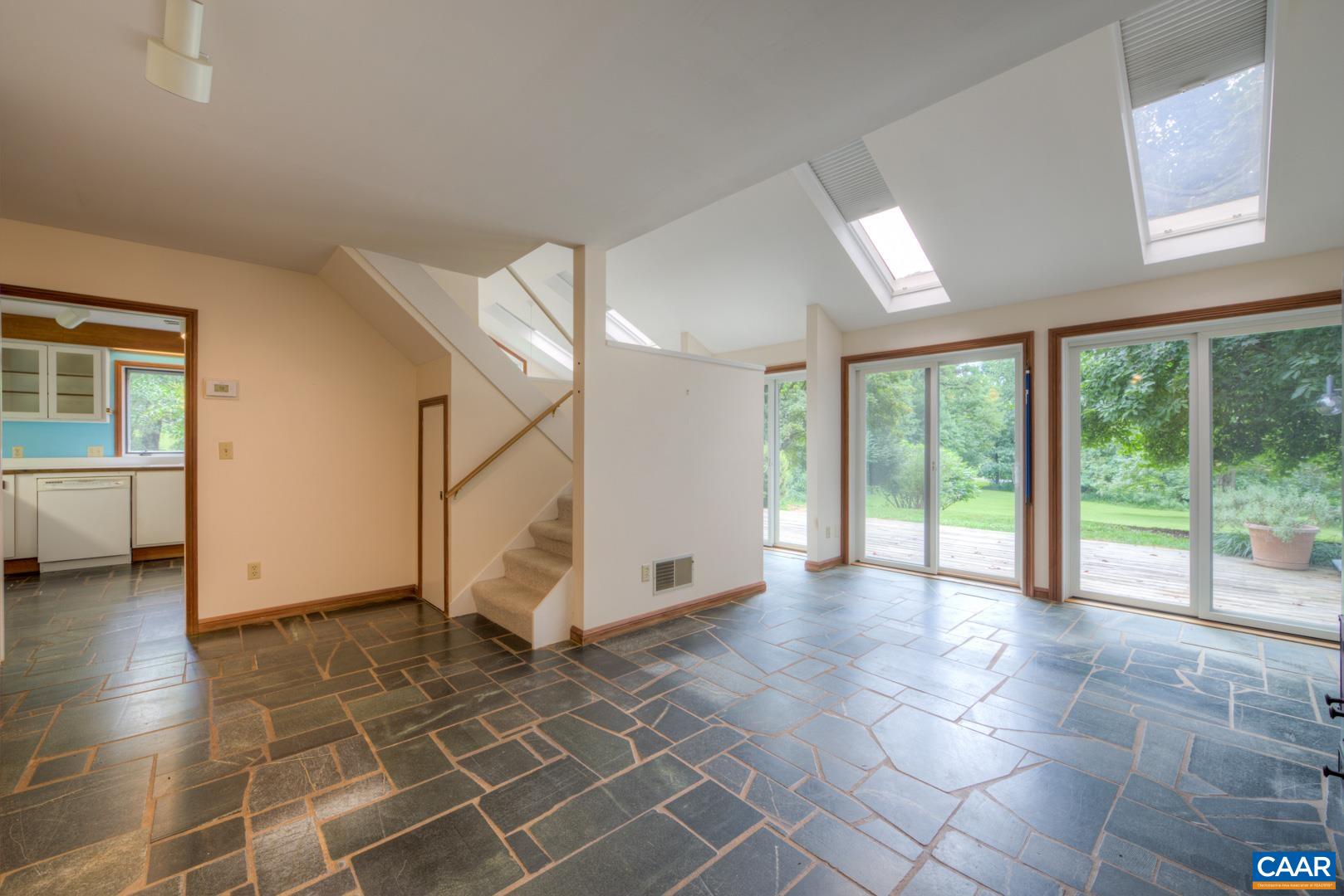 305 CEDAR BLUFF RD