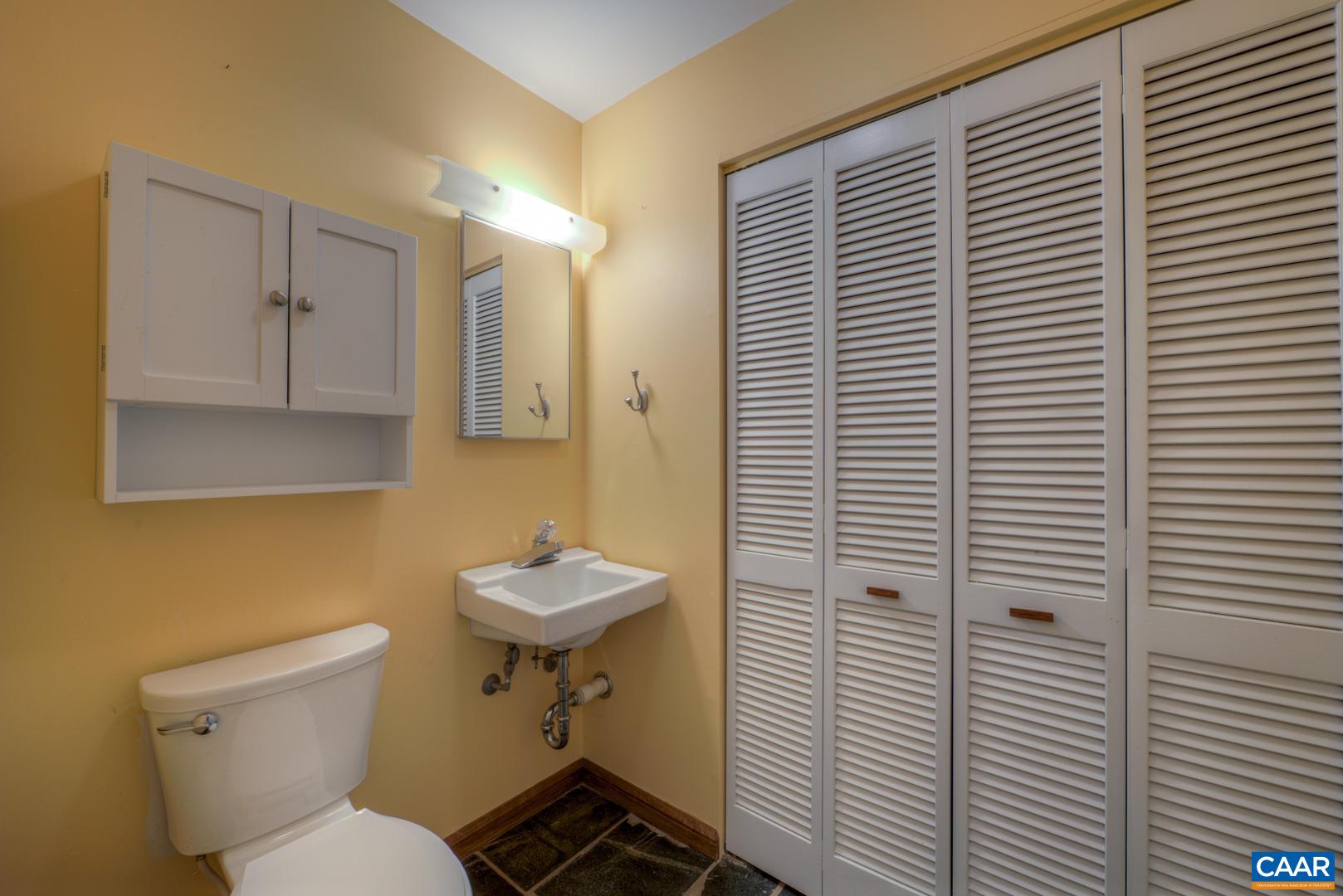 305 CEDAR BLUFF RD
