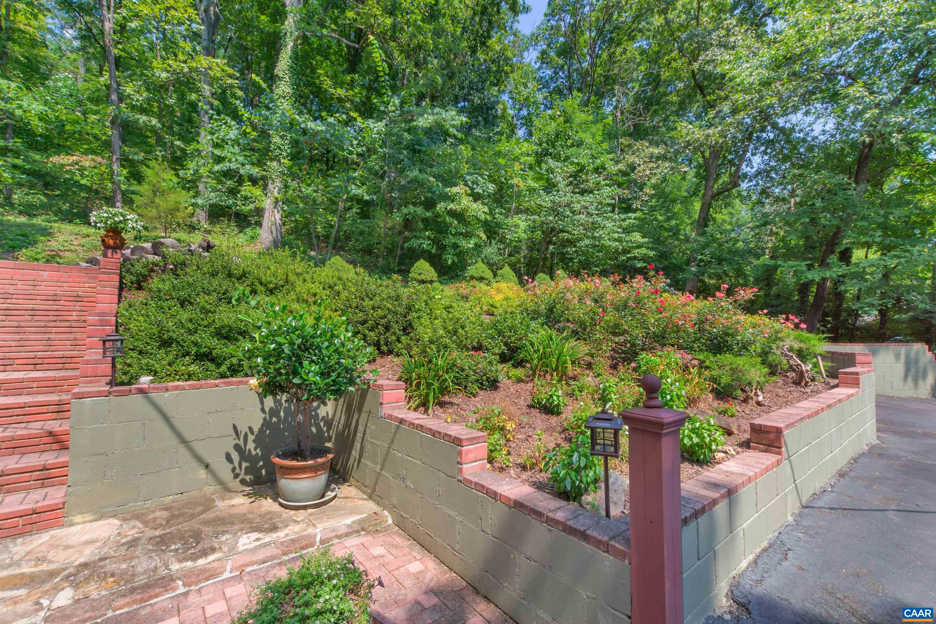 394 PASTUREGATE LN