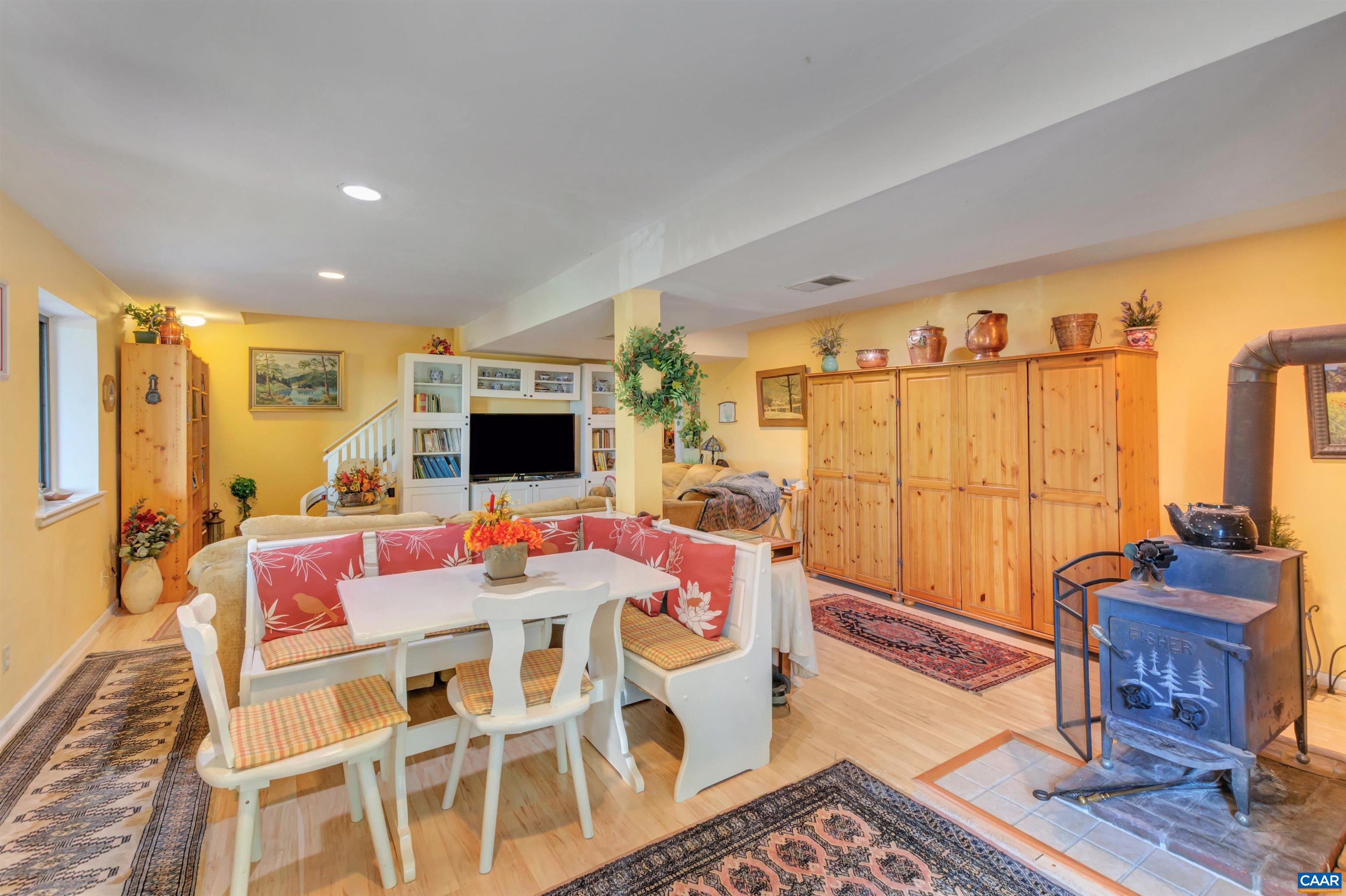 394 PASTUREGATE LN
