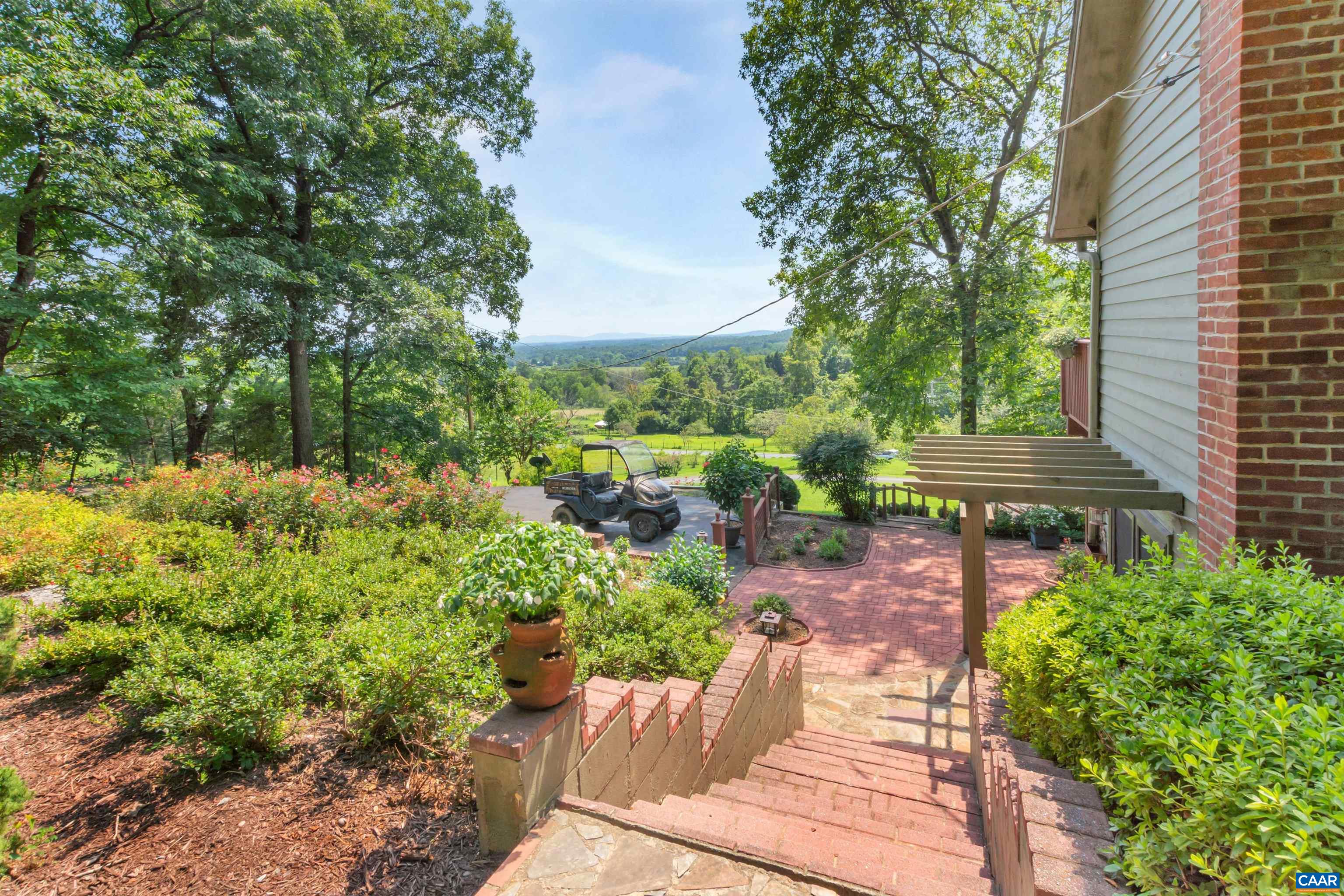 394 PASTUREGATE LN