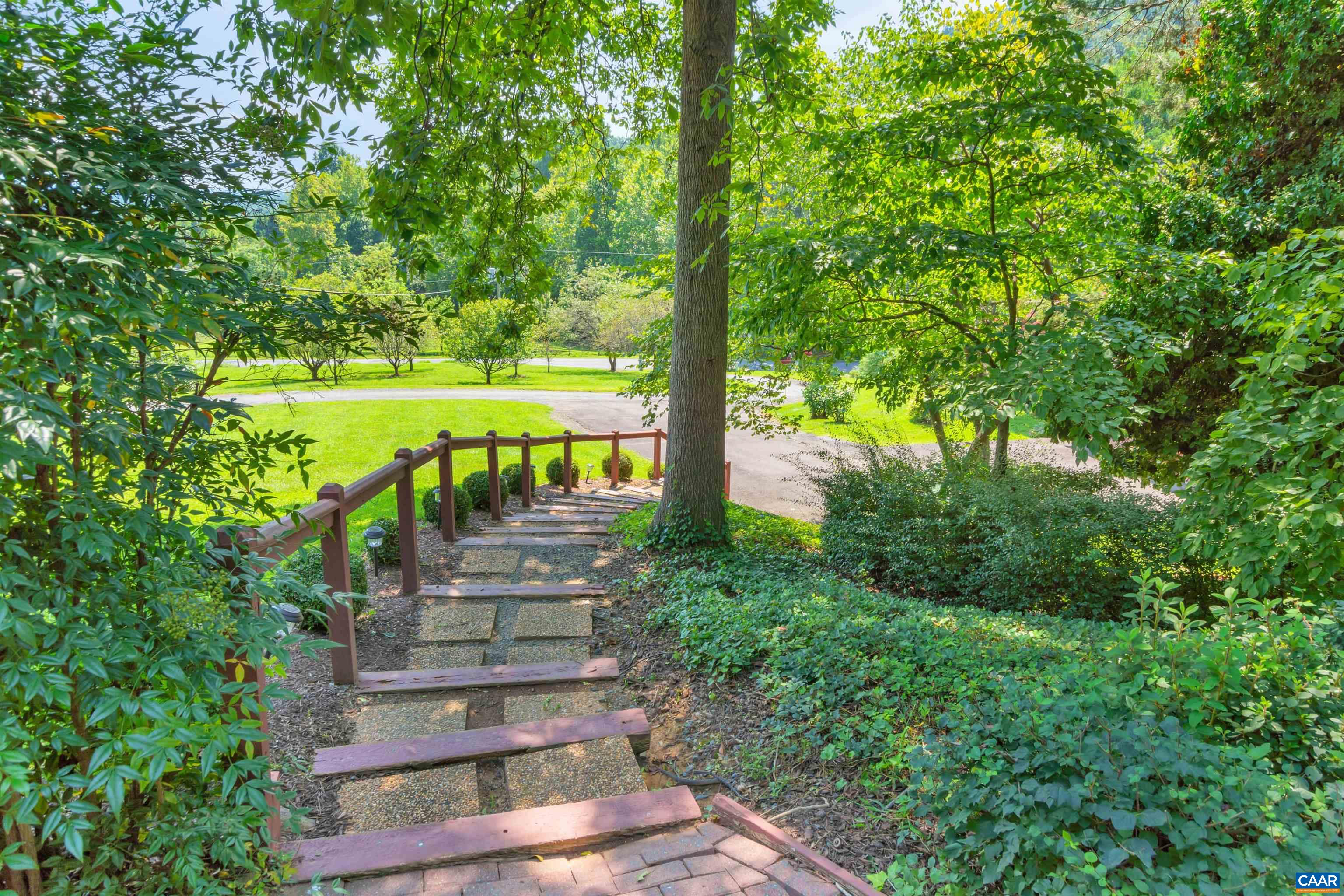 394 PASTUREGATE LN