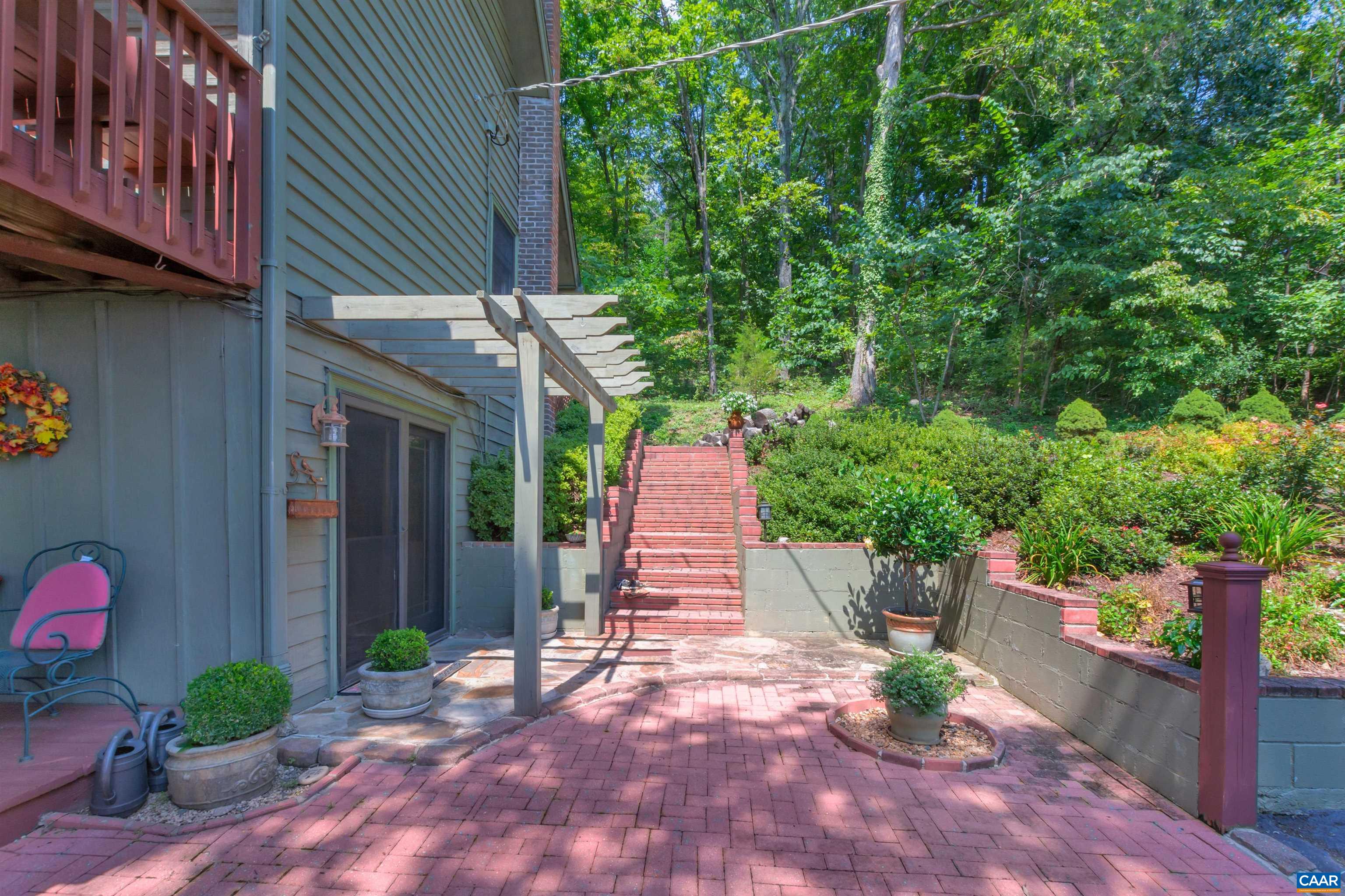 394 PASTUREGATE LN