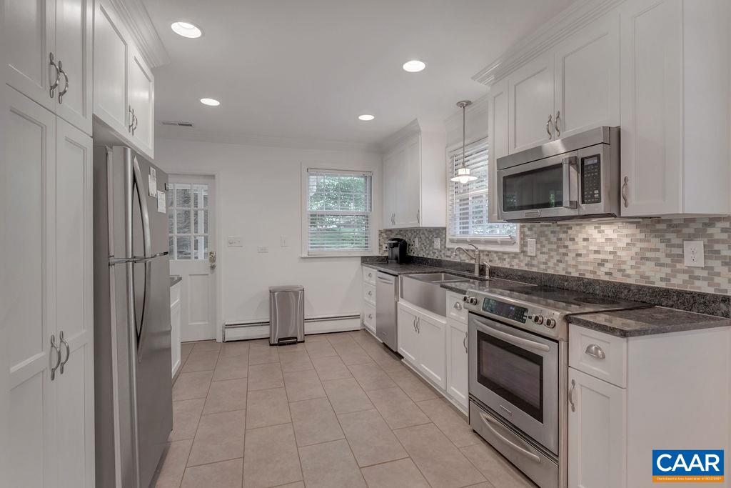 1706 YORKTOWN DR
