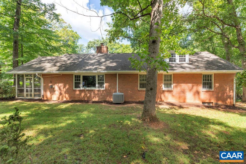 1706 YORKTOWN DR