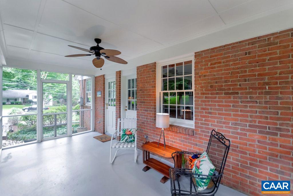 1706 YORKTOWN DR