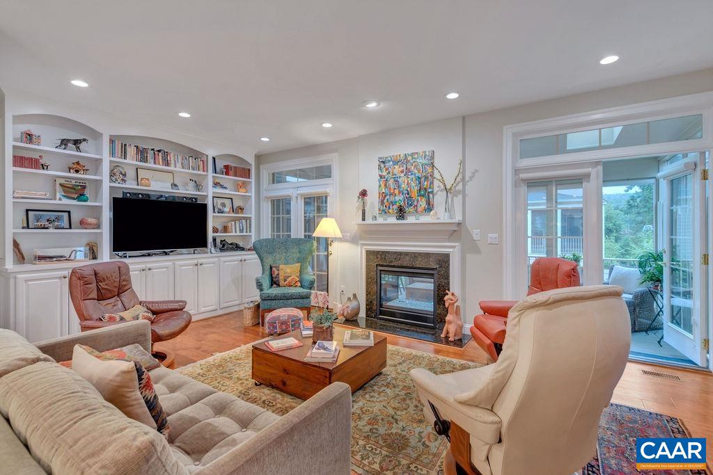 2764 TOWN MEWS LN