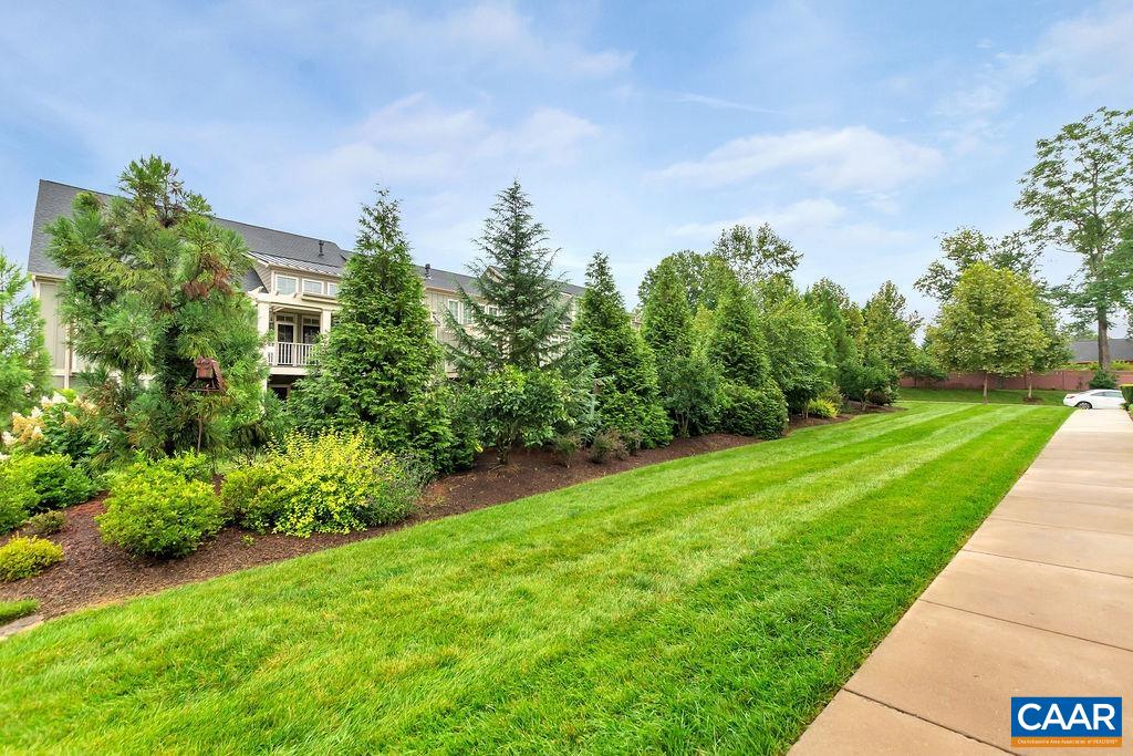 2764 TOWN MEWS LN