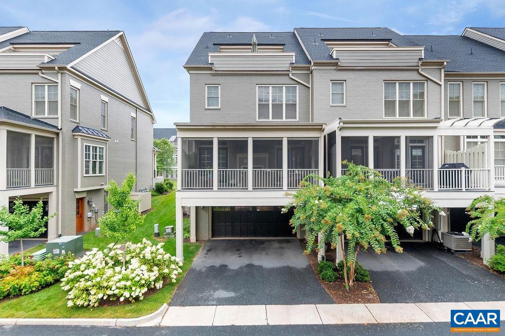 2764 TOWN MEWS LN