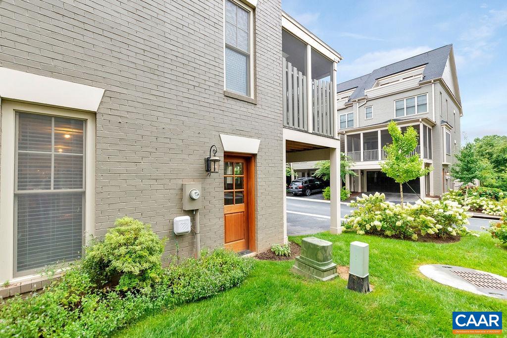 2764 TOWN MEWS LN